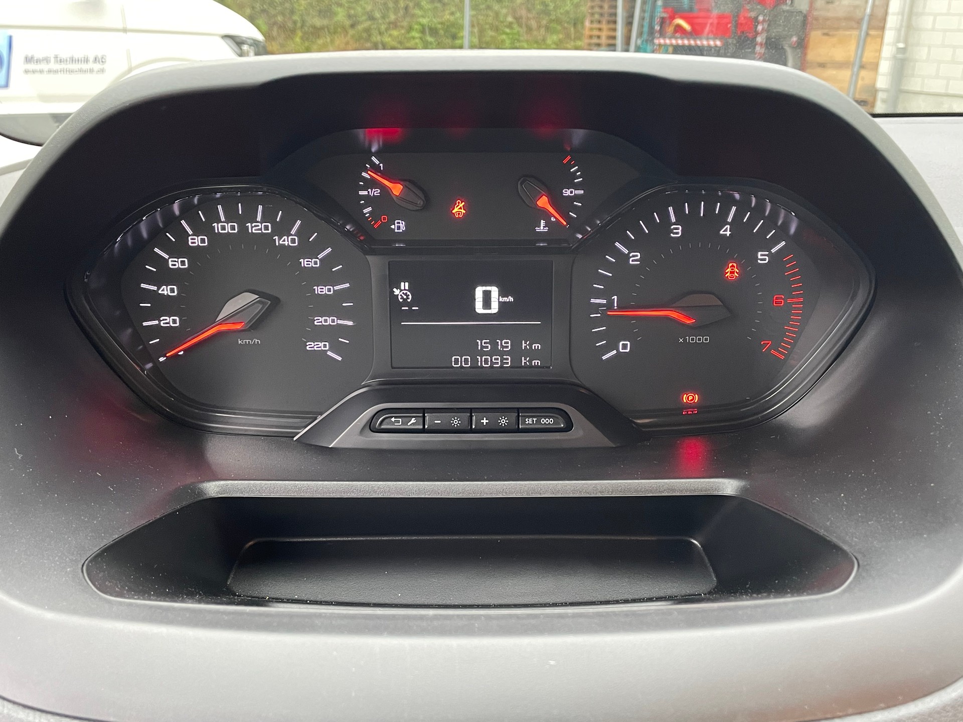 PEUGEOT Partner Pro DANGEL 4x4 130 PS Blue HDi Kabine vertieft-image-12