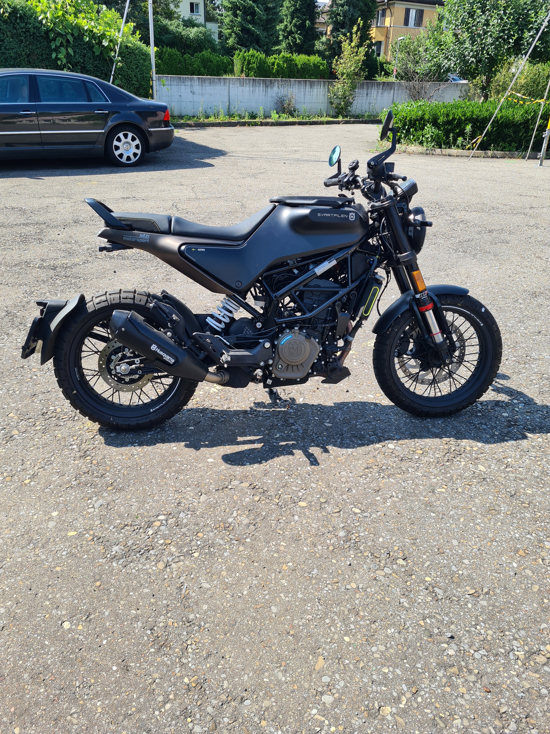 HUSQVARNA Svartpilen 125-image-2