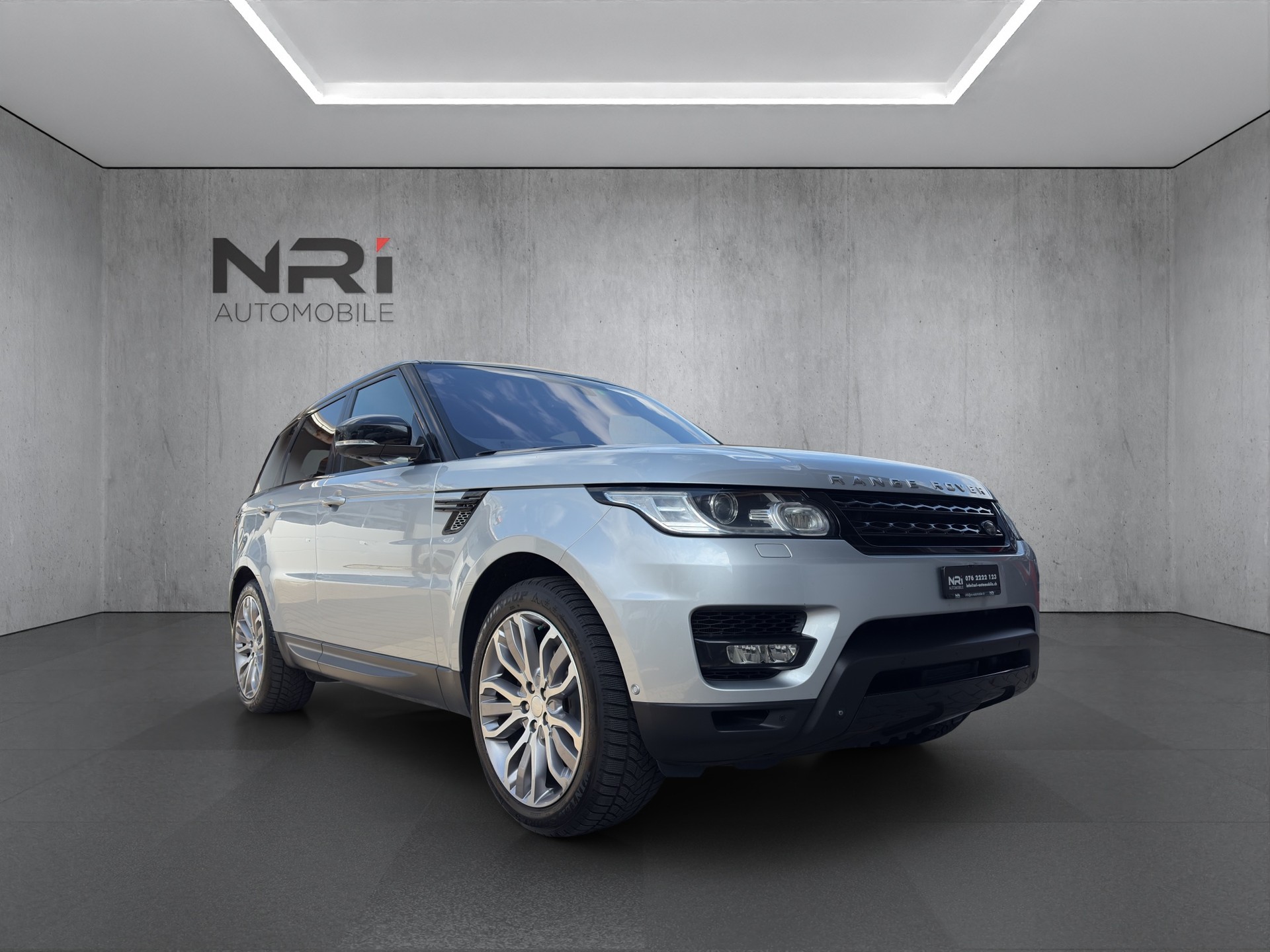 LAND ROVER Range c-showroom-element-2