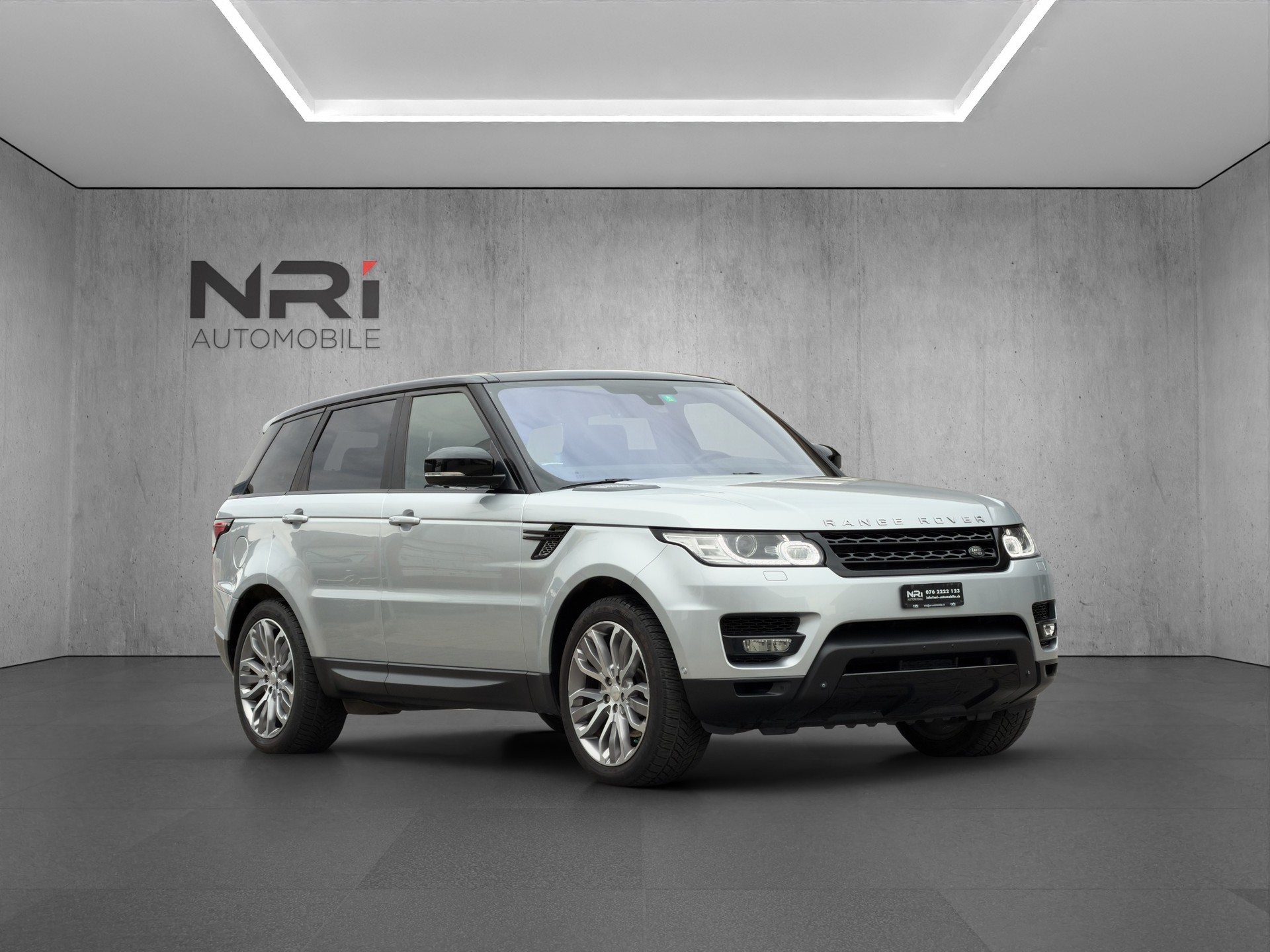 LAND ROVER Range c-showroom-element-2
