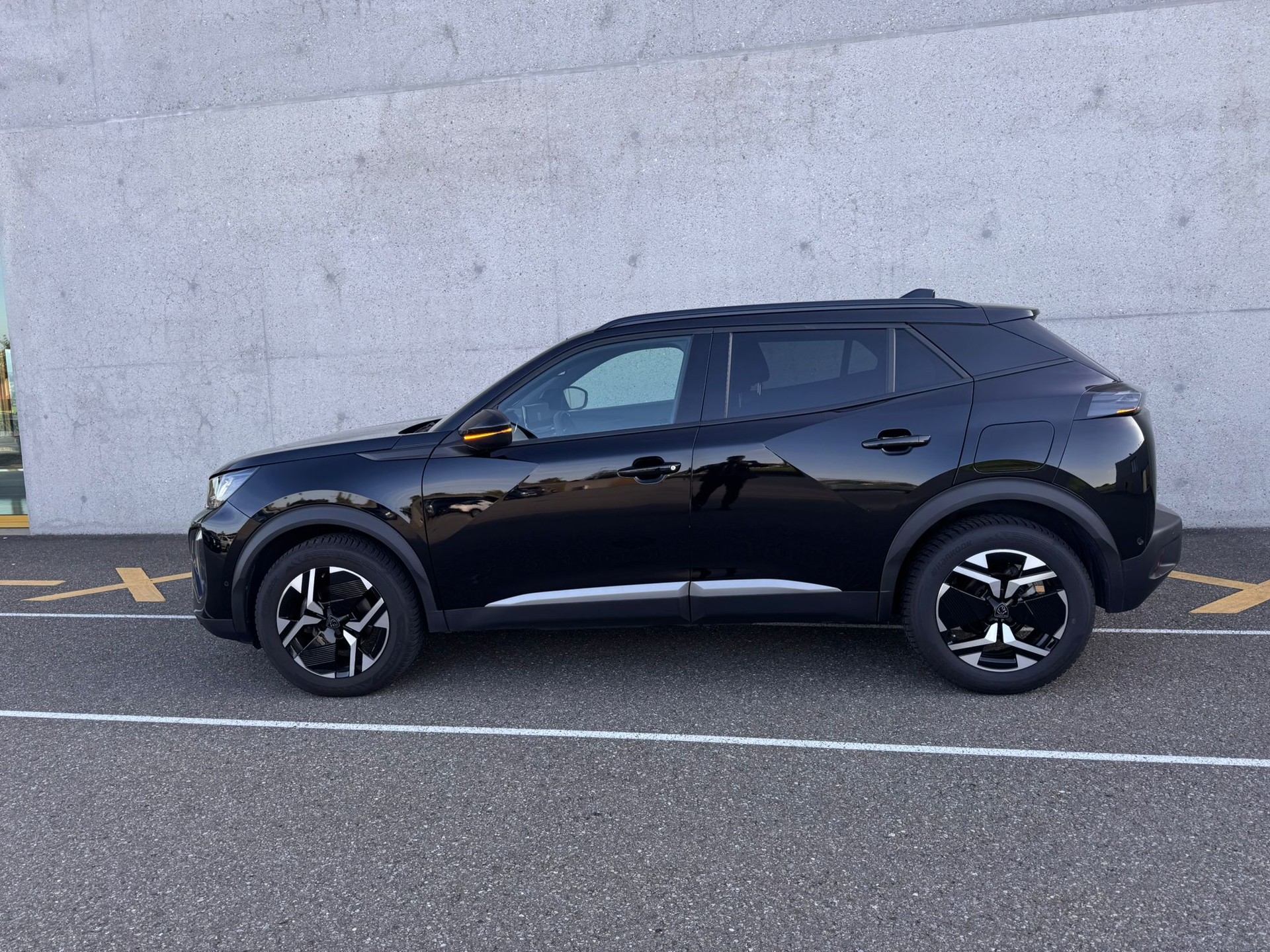 PEUGEOT 2008 1.2 PureTech Allure Pack EAT8-image-5