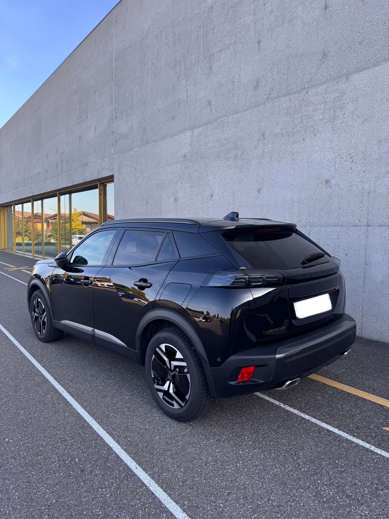 PEUGEOT 2008 1.2 PureTech Allure Pack EAT8-image-3
