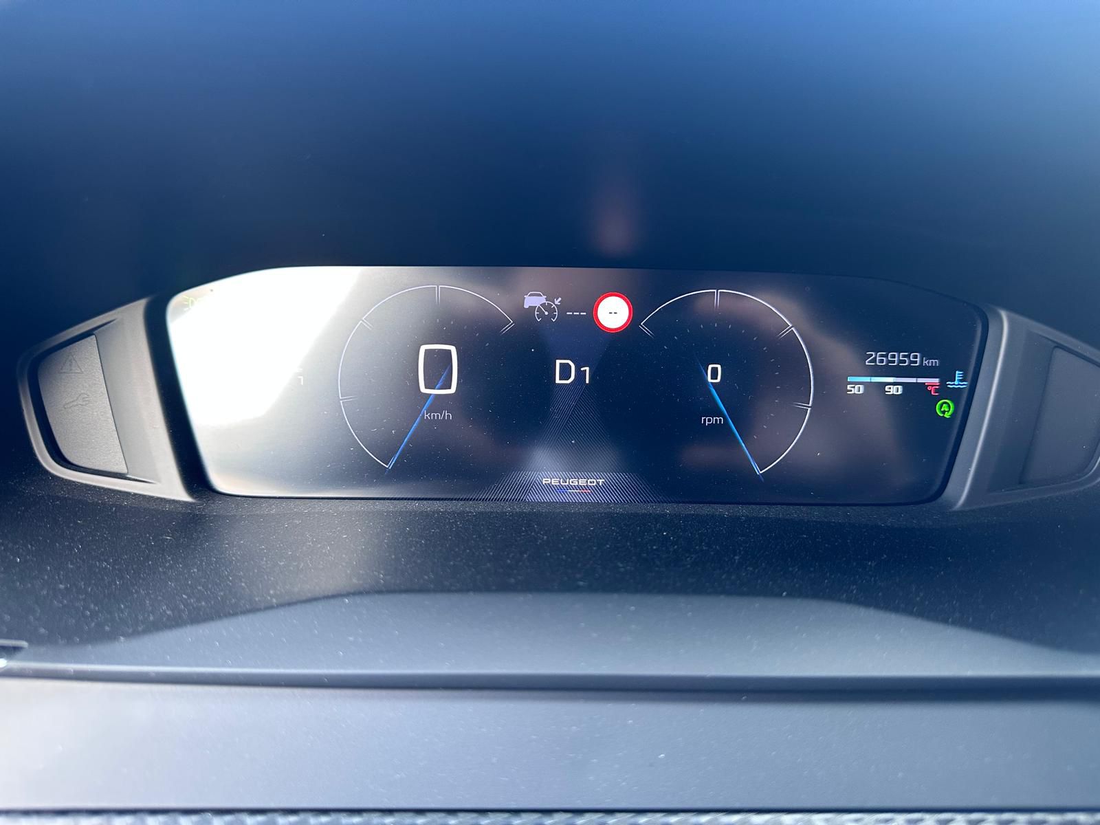 PEUGEOT 2008 1.2 PureTech Allure Pack EAT8-image-4