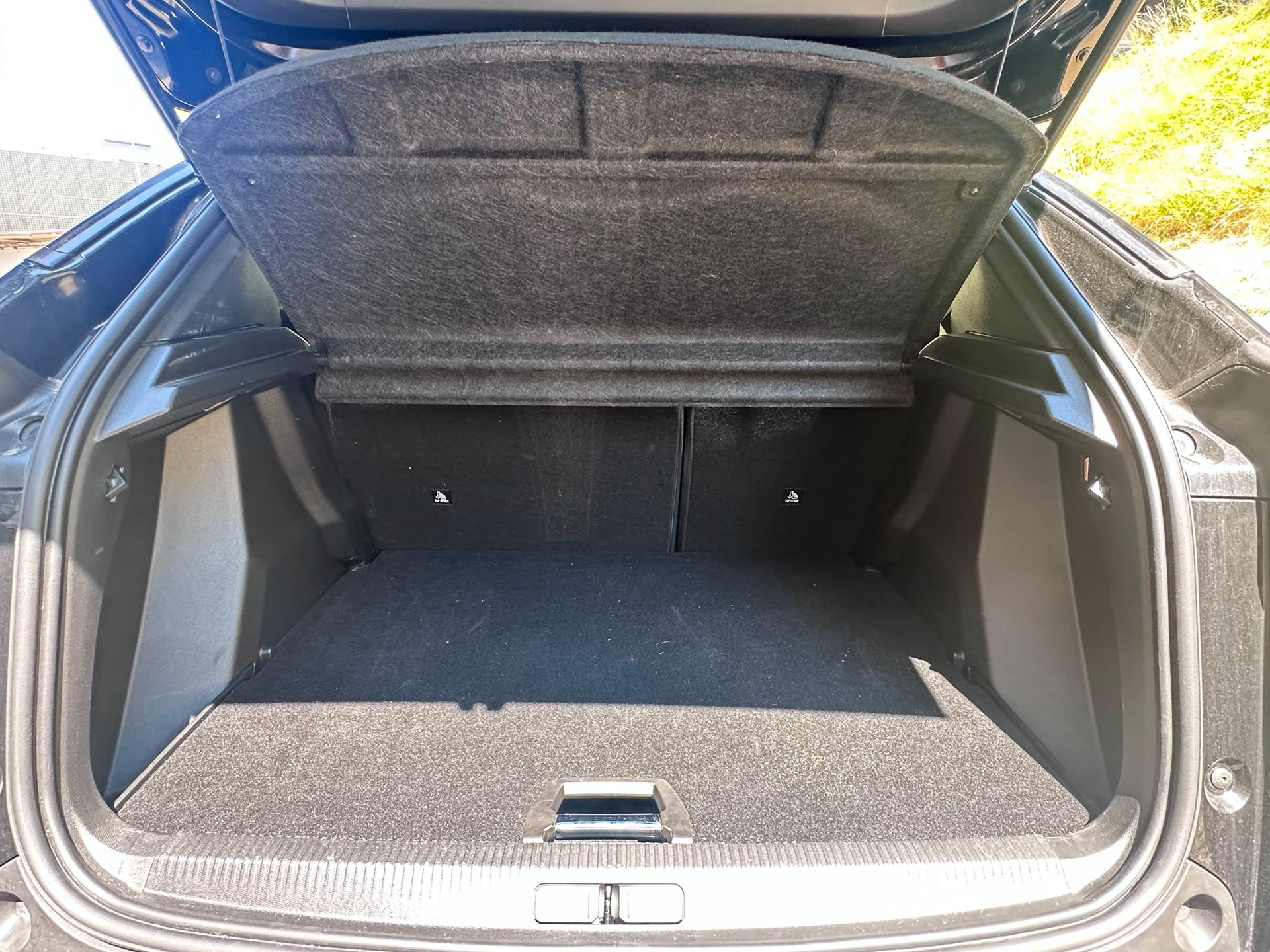 PEUGEOT 2008 1.2 PureTech Allure Pack EAT8-image-10