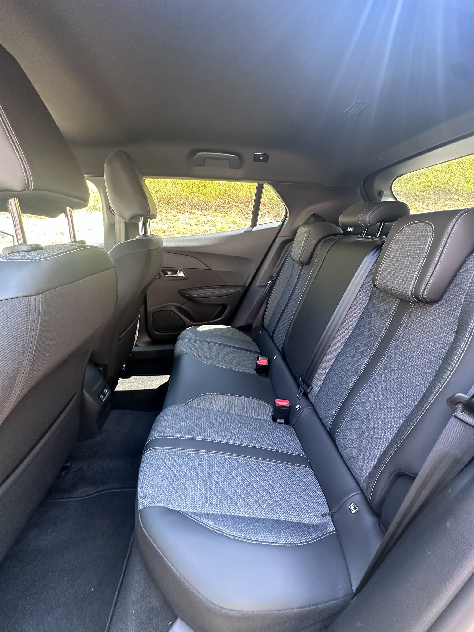 PEUGEOT 2008 1.2 PureTech Allure Pack EAT8-image-9