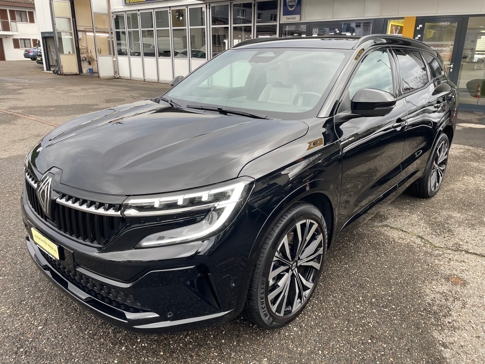 RENAULT Espace 1.2 E-Tech 200 Iconic-showroom-element-1