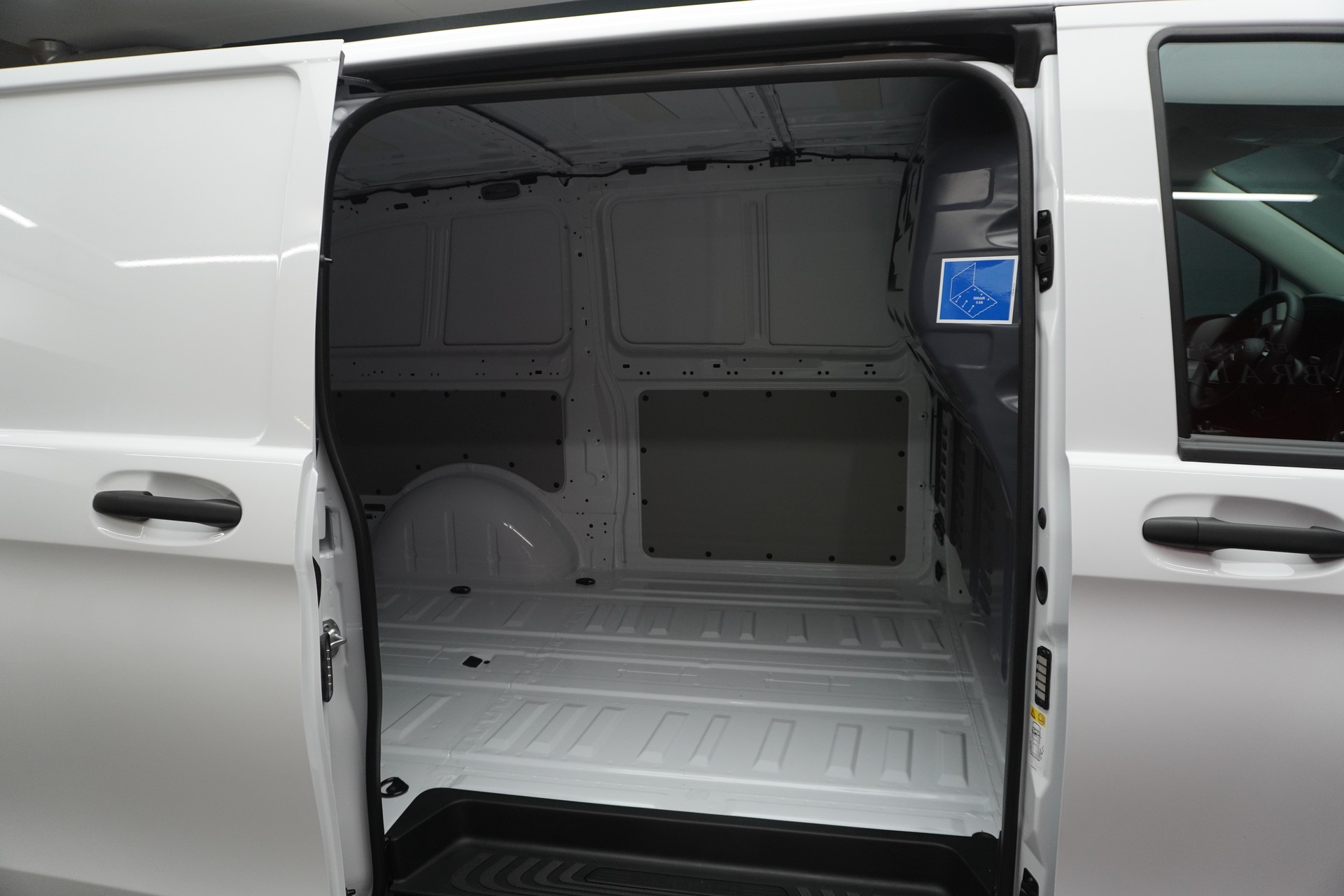 MERCEDES-BENZ Vito 114 CDI KA PRO 3200mm L 4Matic-image-11