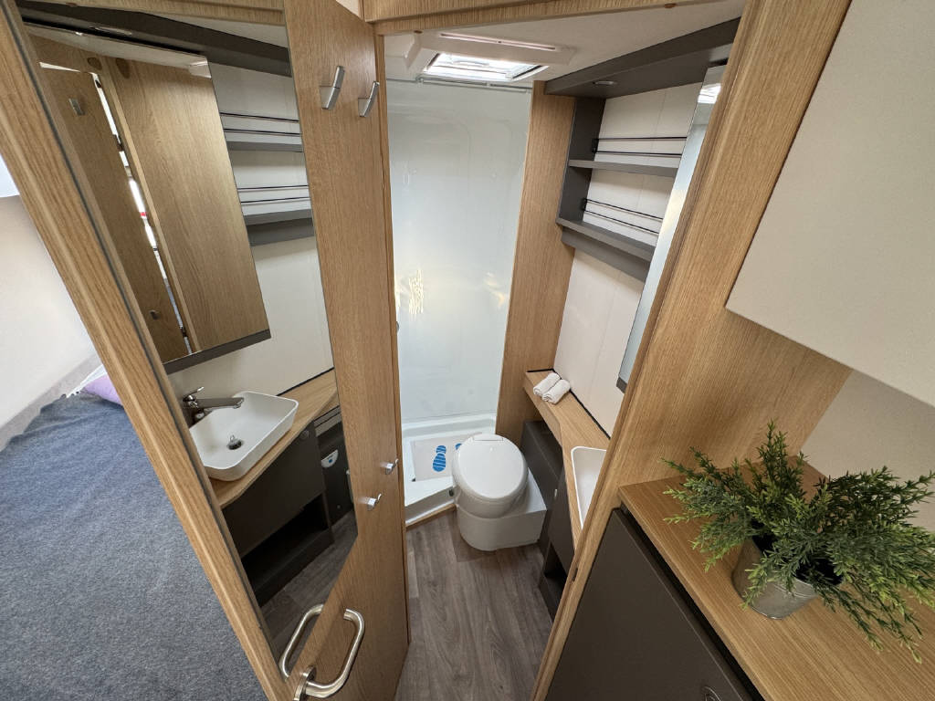 LMC Tourer Lift H630-image-3