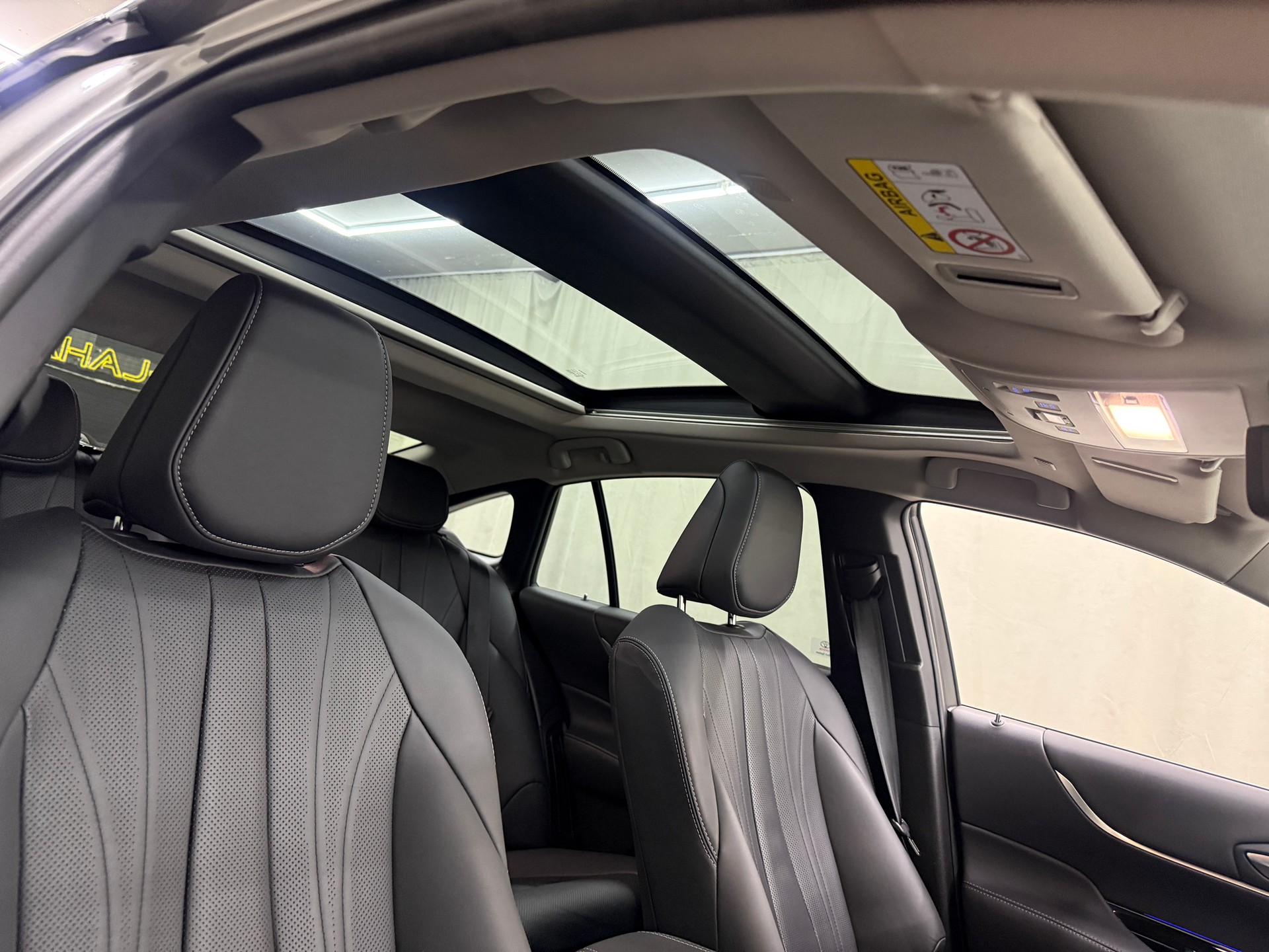 TOYOTA Mirai Fuel cell Platinum-image-12