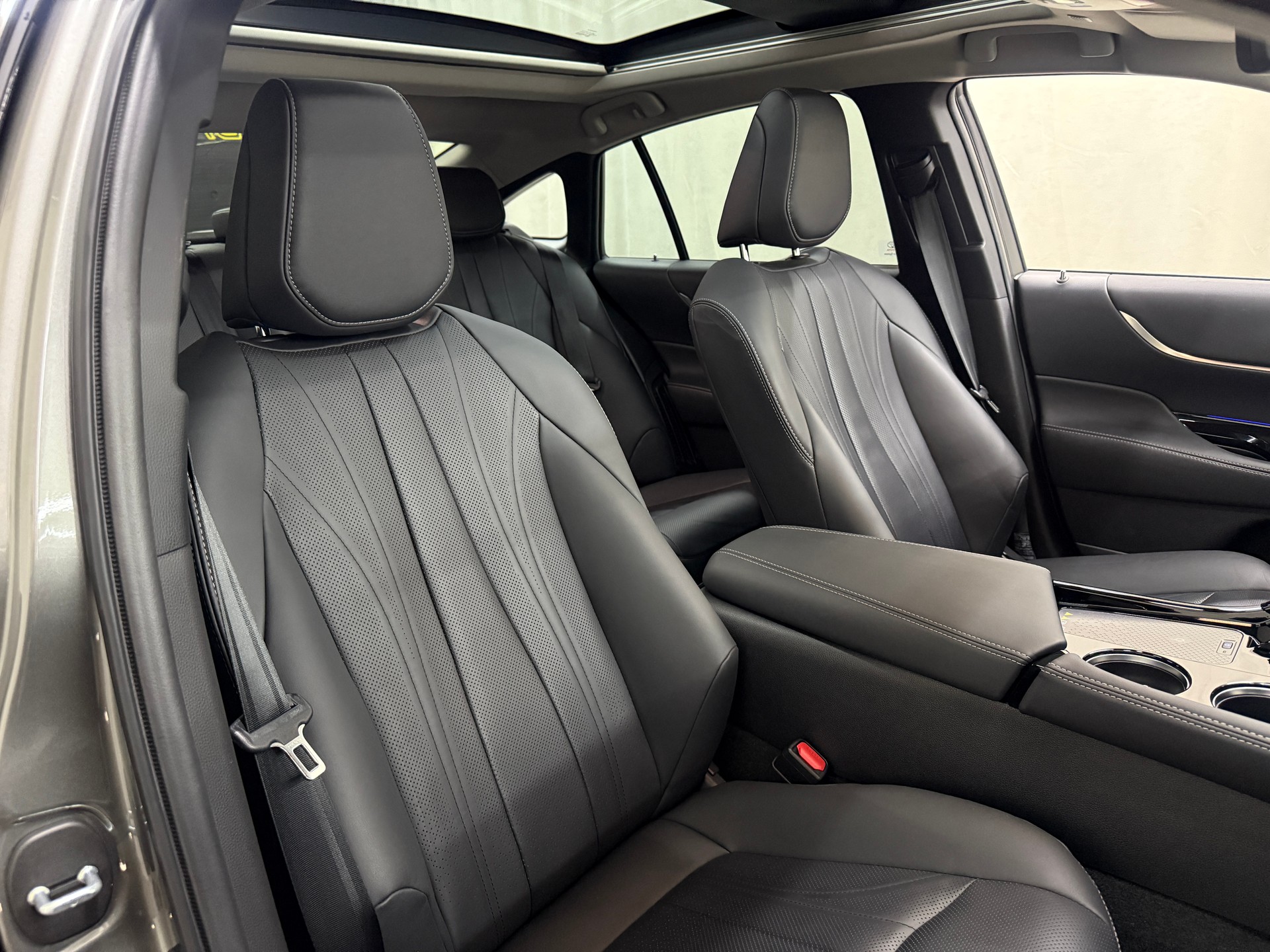 TOYOTA Mirai Fuel cell Platinum-image-13