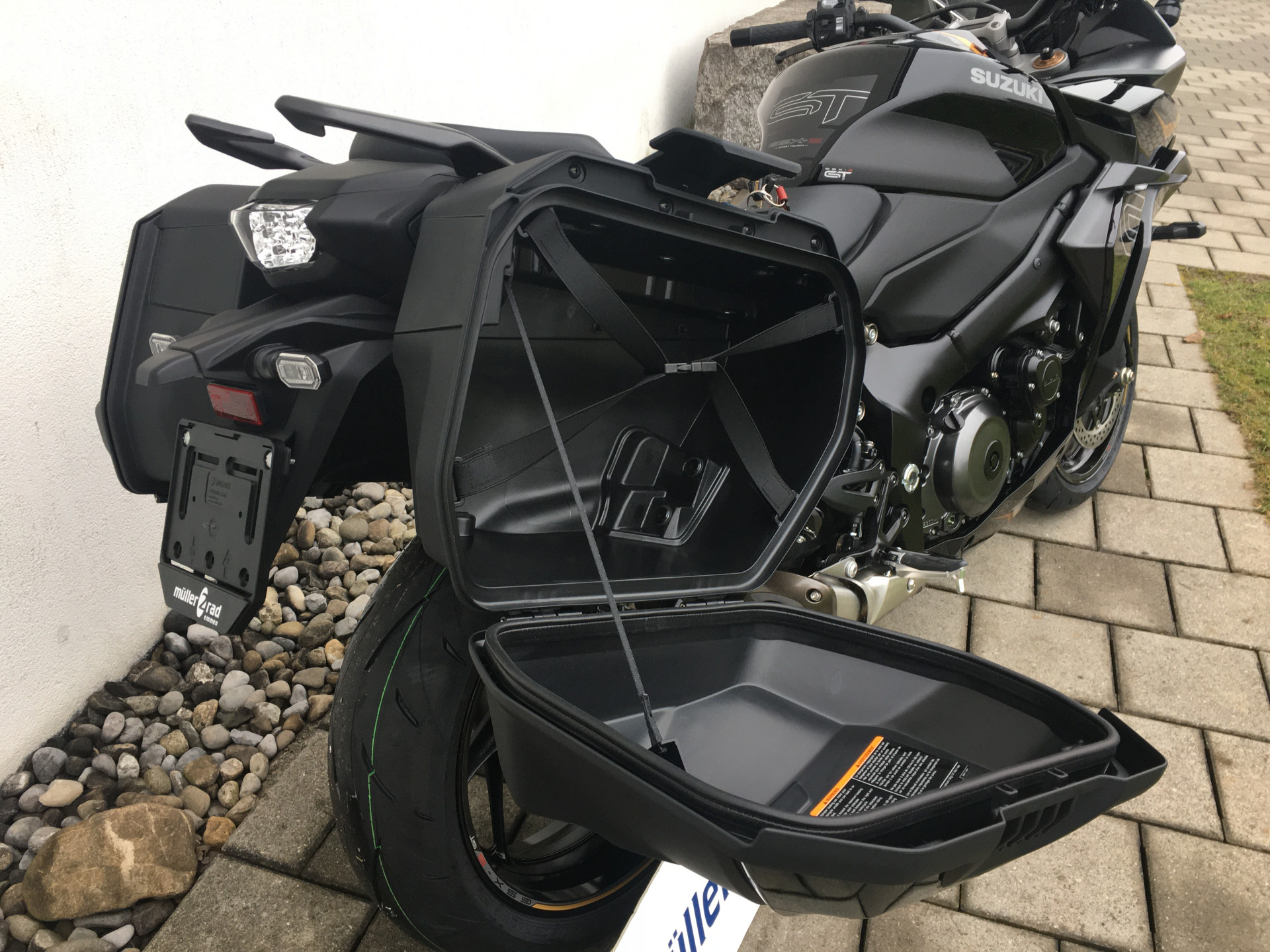 SUZUKI GSX-S 1000 GT Travel-image-1