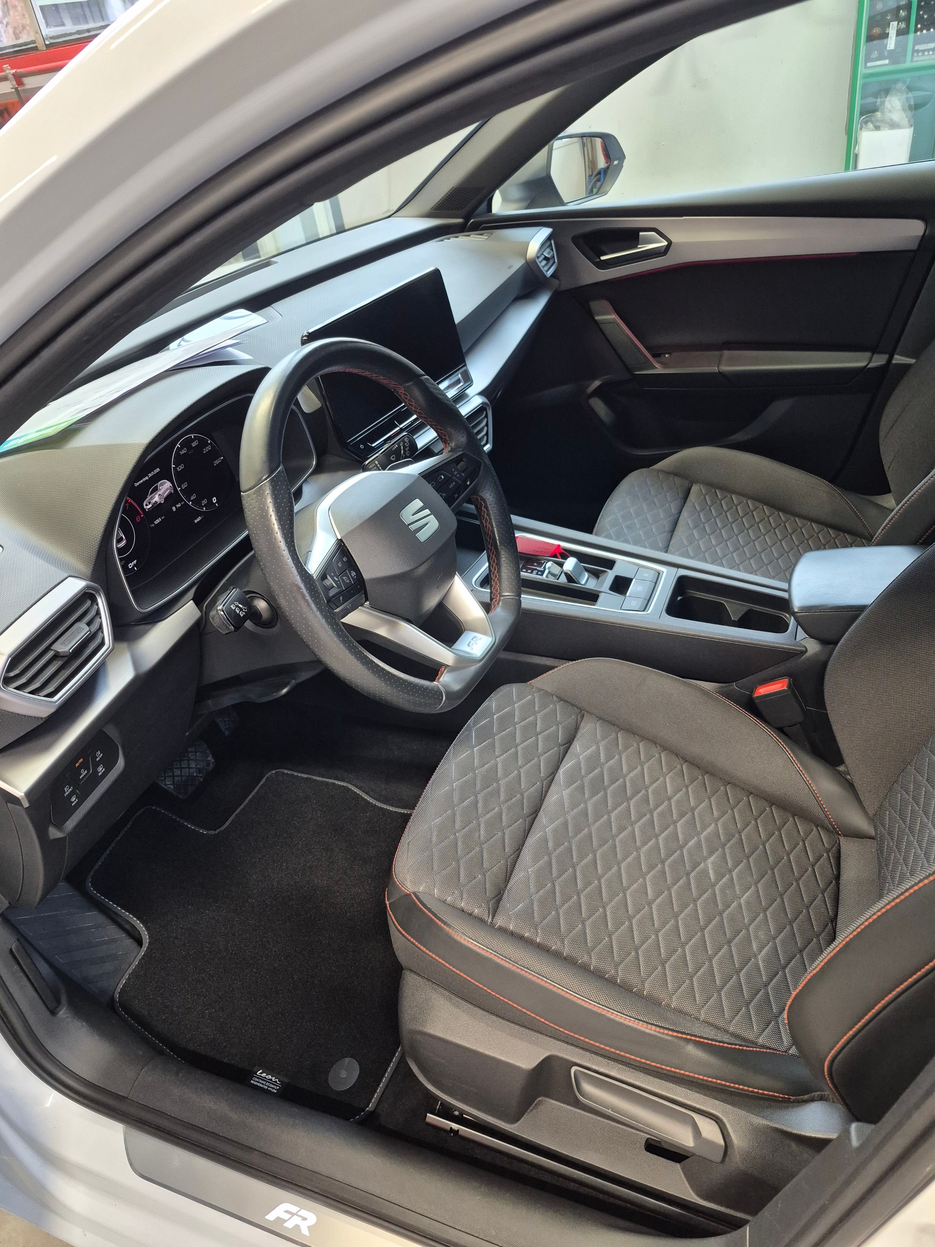 SEAT Leon ST 1.5 eTSI mHEV DSG FR-image-9