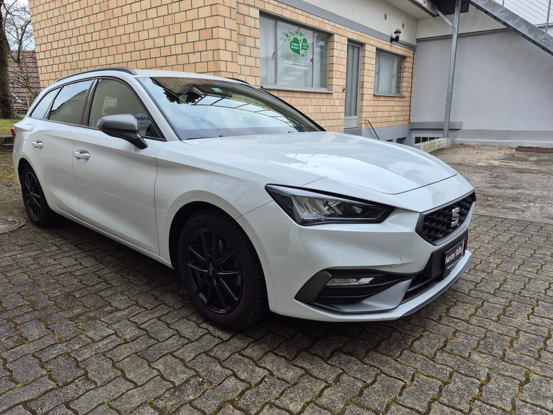 SEAT Leon ST 1.5 eTSI mHEV DSG FR-image-3