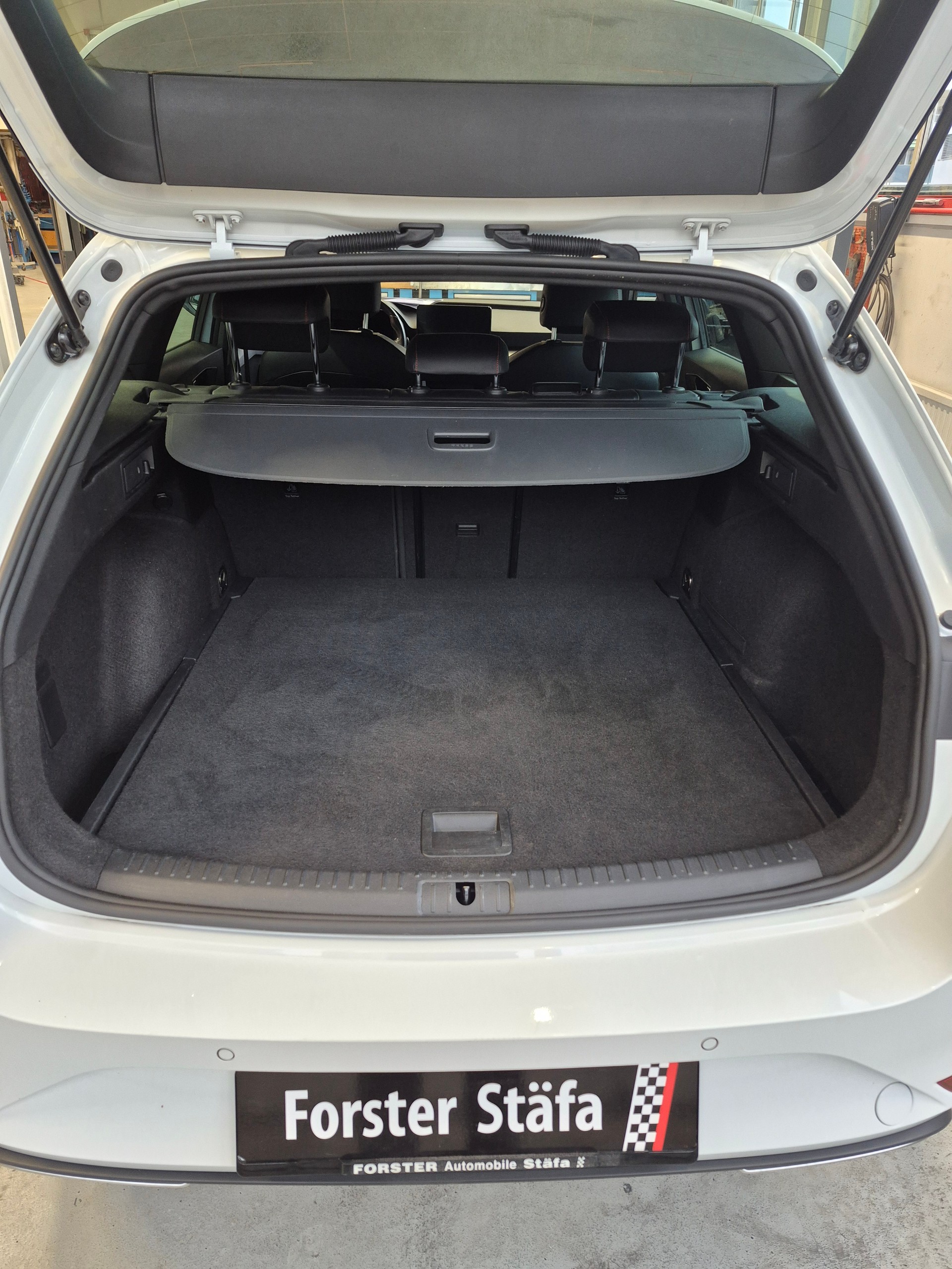 SEAT Leon ST 1.5 eTSI mHEV DSG FR-image-12