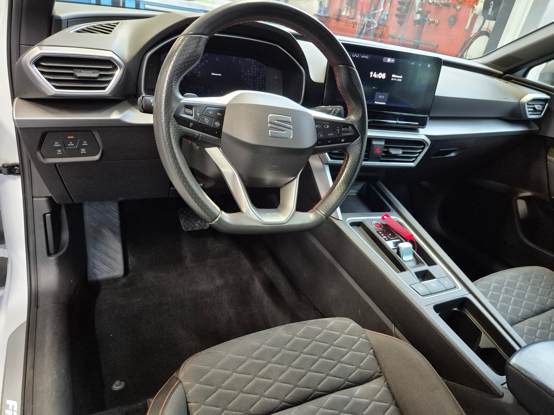 SEAT Leon ST 1.5 eTSI mHEV DSG FR-image-10