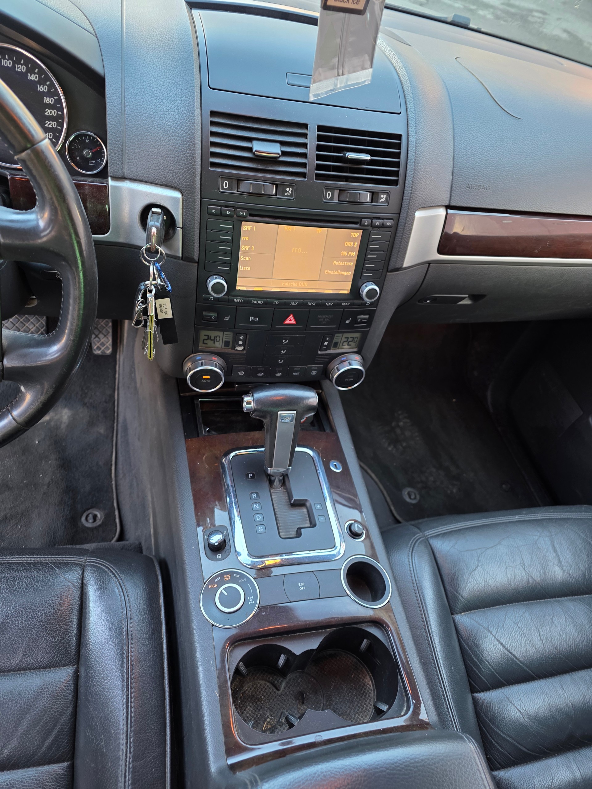 VW Touareg 3.0 TDI-image-12