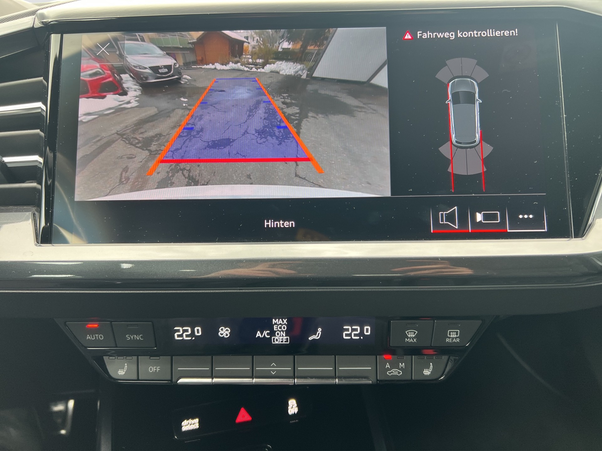 AUDI Q4 e-tron 50 quattro-image-10
