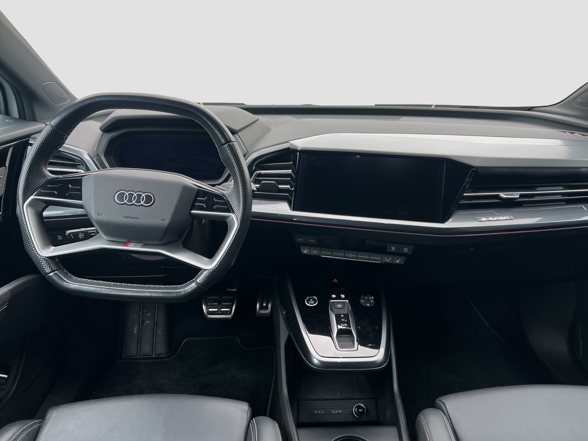 AUDI Q4 e-tron 50 quattro-image-12