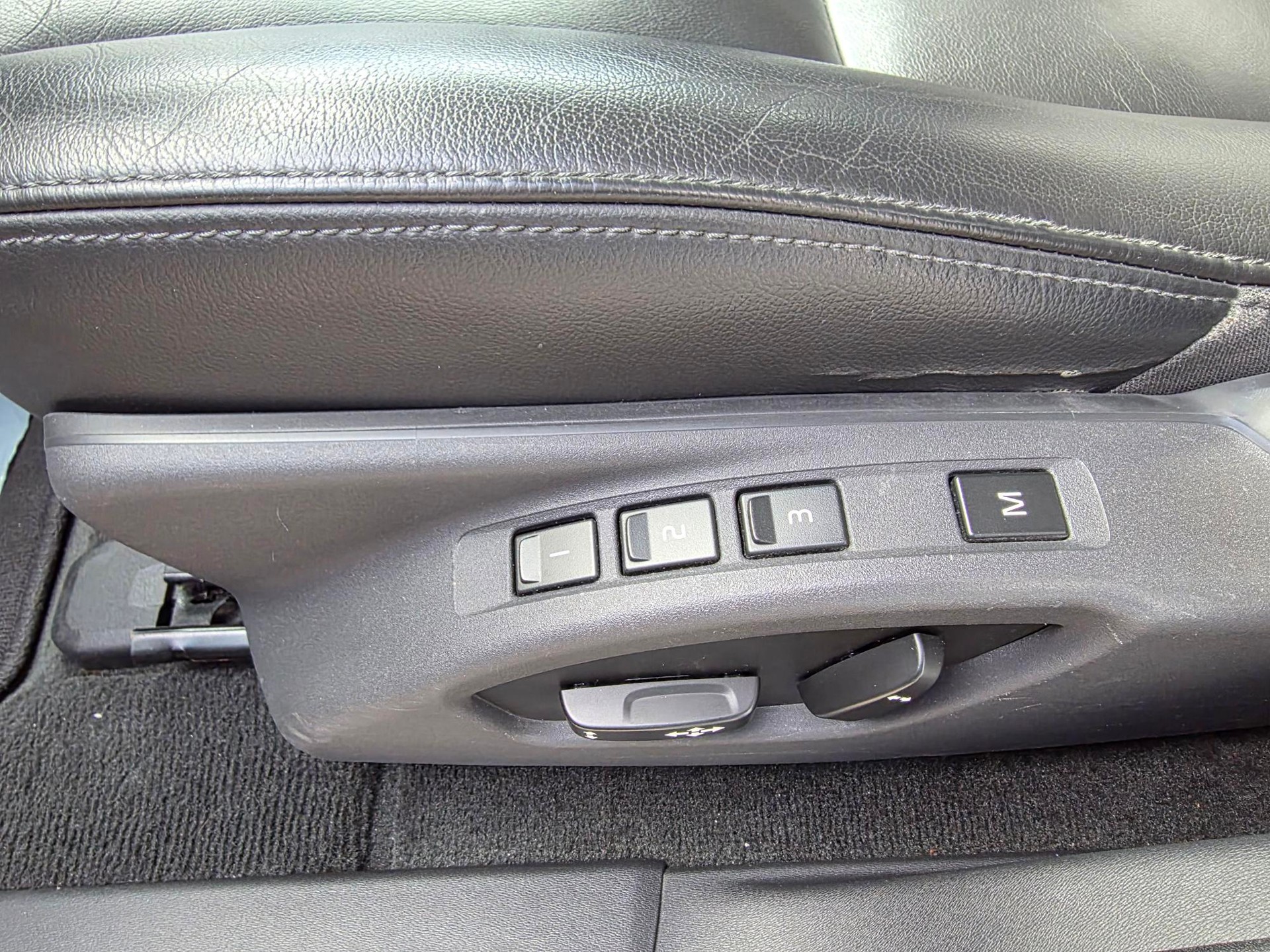 VOLVO XC60 D4 AWD Summum Geartronic ** 20 ZOLL - NAVIGATON - WINTER PAKET - LENKRAD HEIZUNG -BI-XENON - EL.HECKKLAPPE - MEMORY PAKET**-image-15
