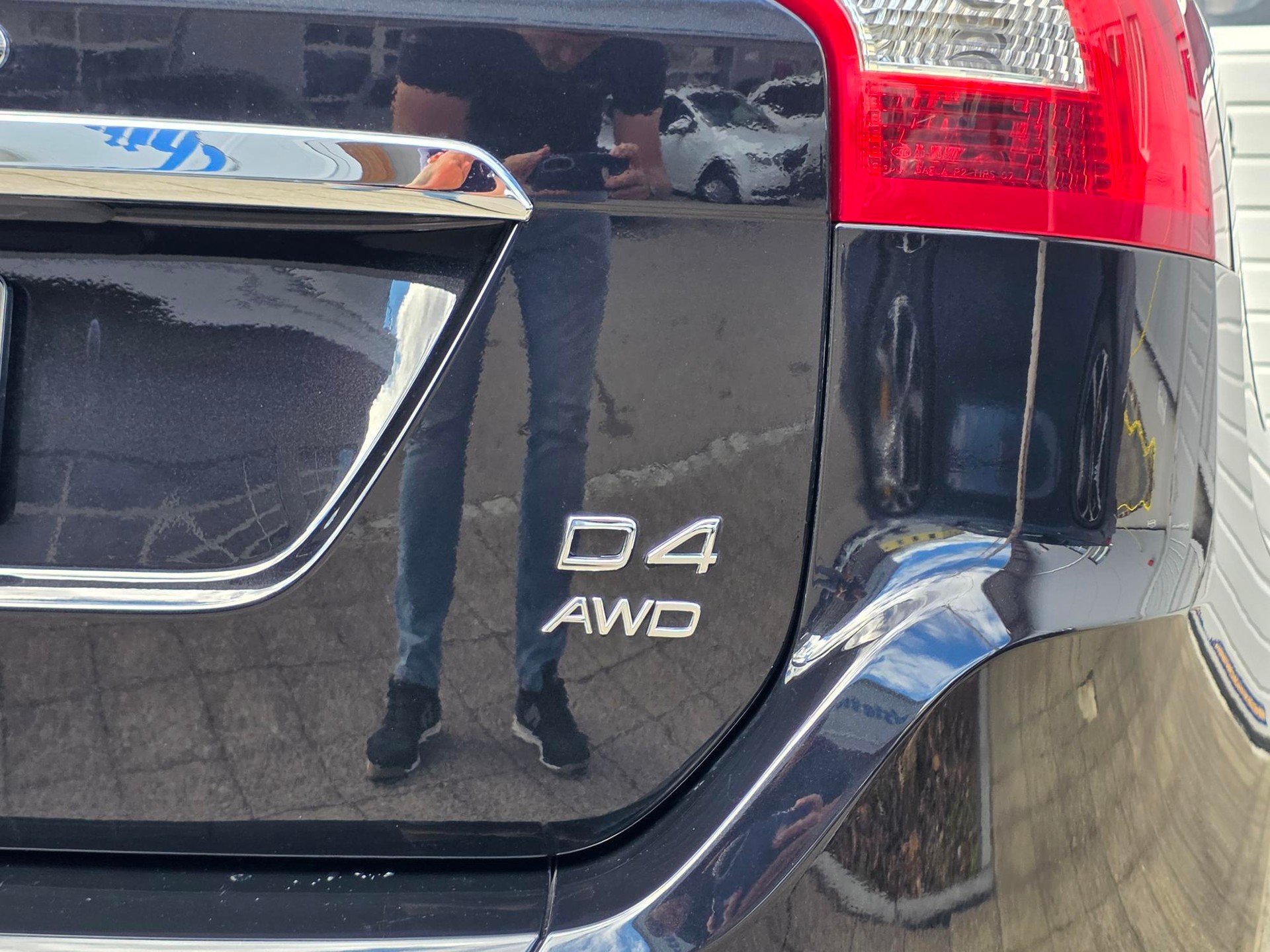 VOLVO XC60 D4 AWD Summum Geartronic ** 20 ZOLL - NAVIGATON - WINTER PAKET - LENKRAD HEIZUNG -BI-XENON - EL.HECKKLAPPE - MEMORY PAKET**-image-7