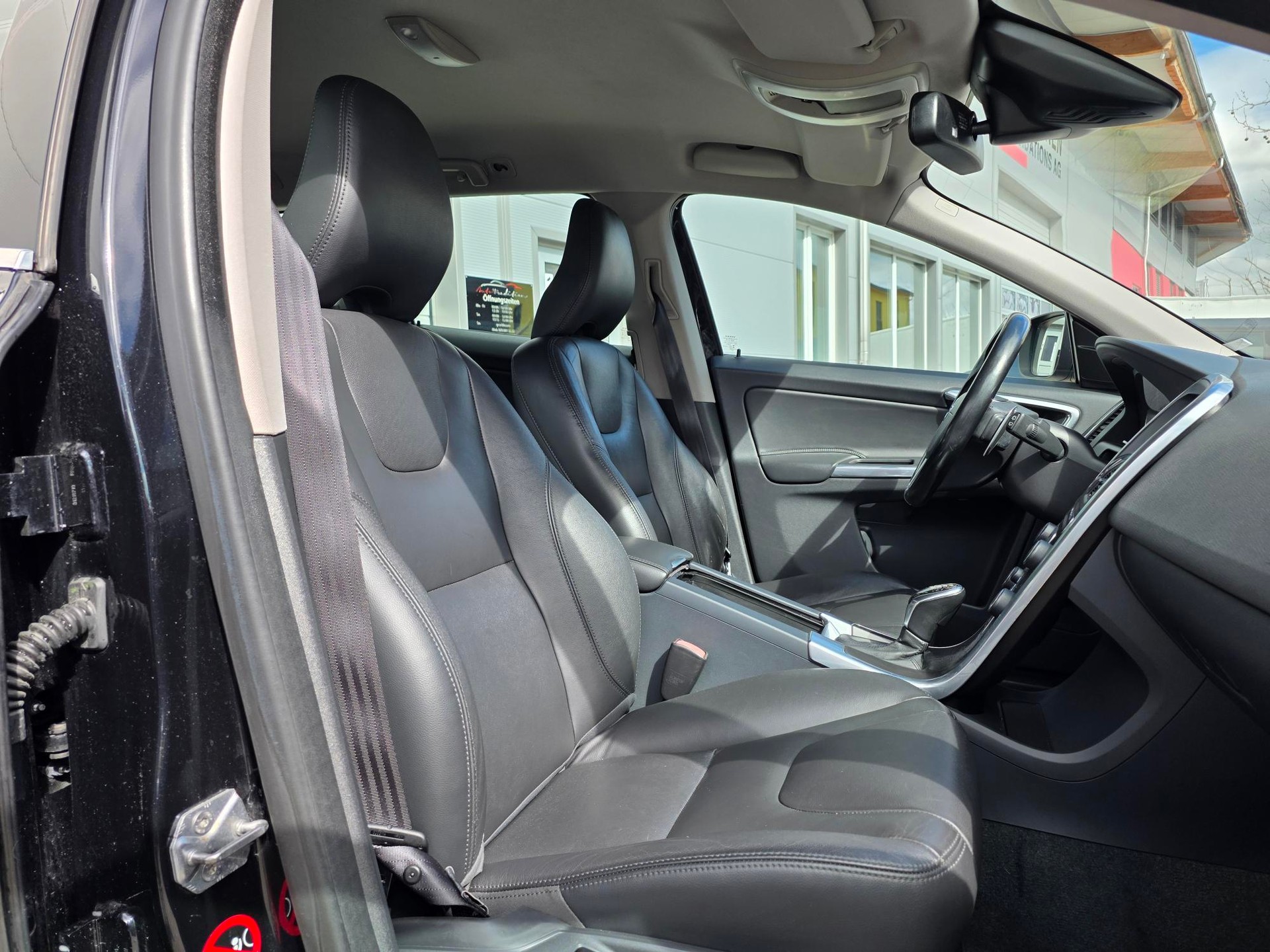VOLVO XC60 D4 AWD Summum Geartronic ** 20 ZOLL - NAVIGATON - WINTER PAKET - LENKRAD HEIZUNG -BI-XENON - EL.HECKKLAPPE - MEMORY PAKET**-image-10