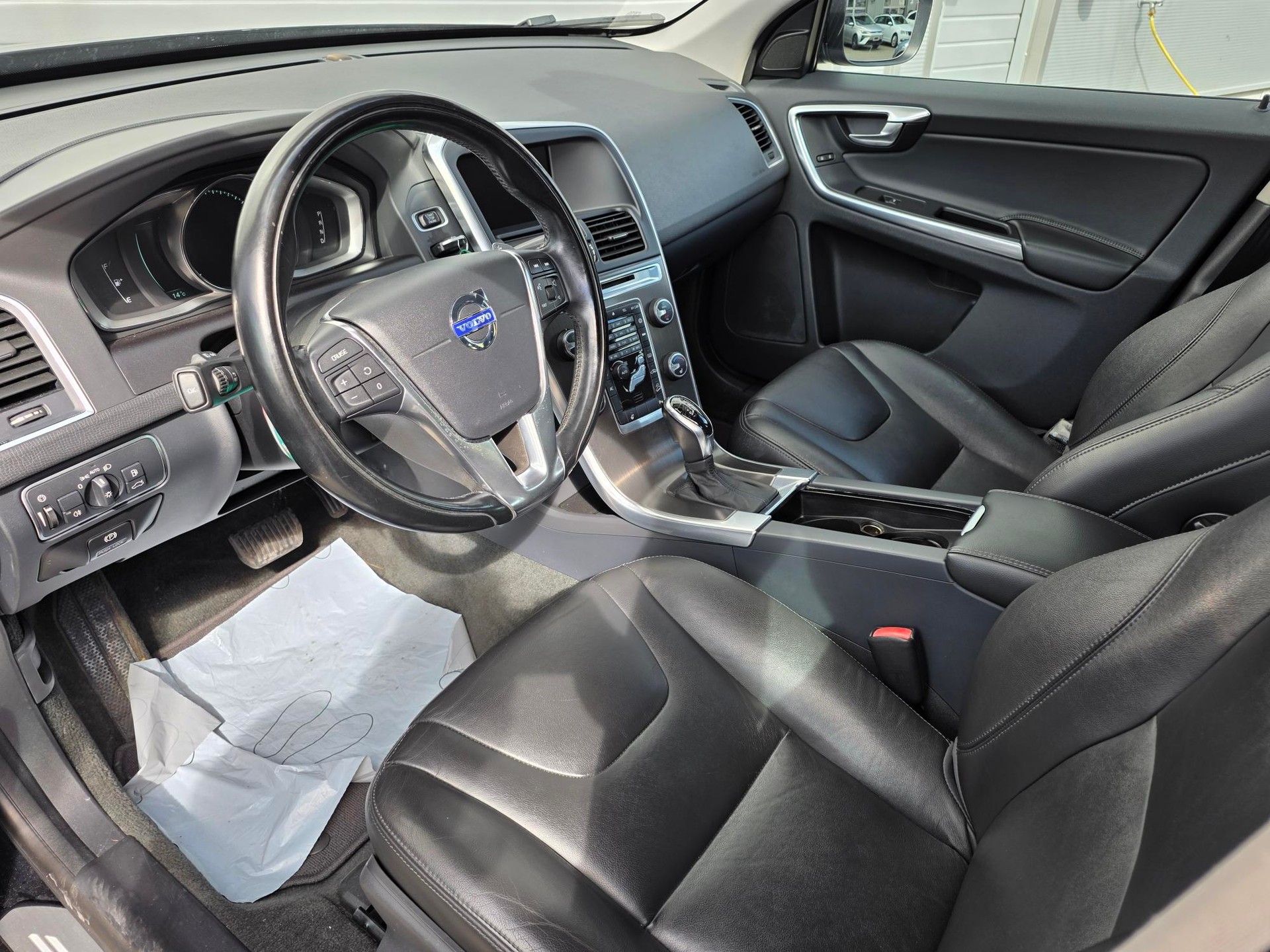 VOLVO XC60 D4 AWD Summum Geartronic ** 20 ZOLL - NAVIGATON - WINTER PAKET - LENKRAD HEIZUNG -BI-XENON - EL.HECKKLAPPE - MEMORY PAKET**-image-8