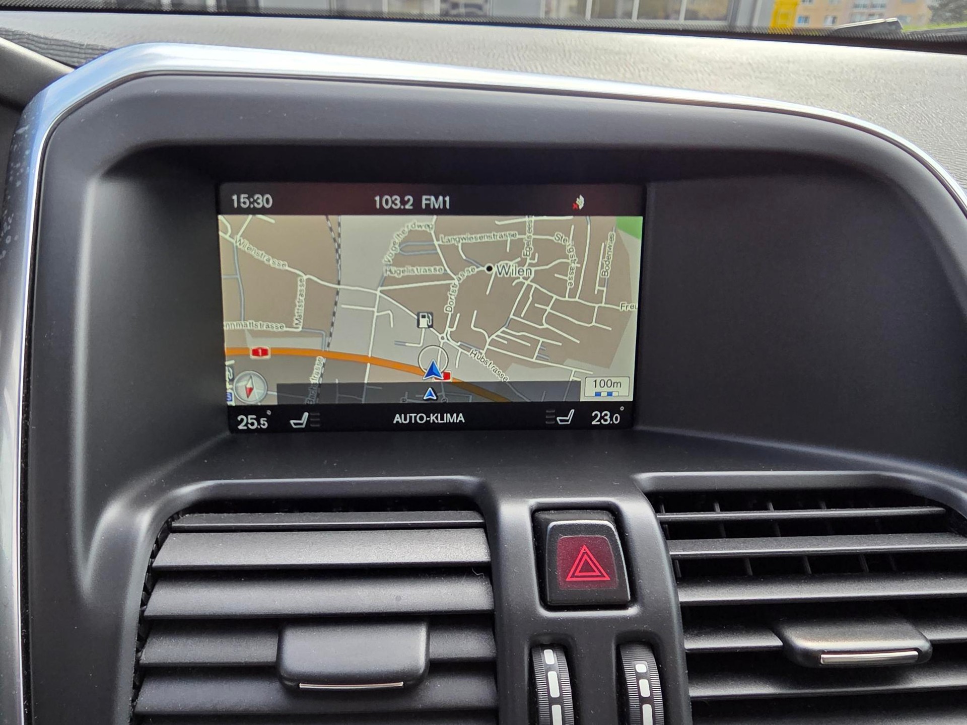 VOLVO XC60 D4 AWD Summum Geartronic ** 20 ZOLL - NAVIGATON - WINTER PAKET - LENKRAD HEIZUNG -BI-XENON - EL.HECKKLAPPE - MEMORY PAKET**-image-16