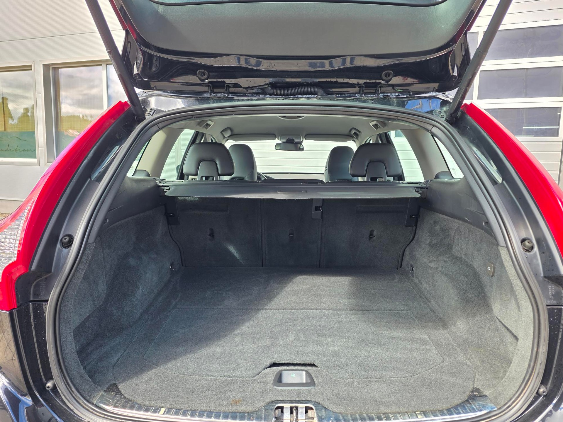 VOLVO XC60 D4 AWD Summum Geartronic ** 20 ZOLL - NAVIGATON - WINTER PAKET - LENKRAD HEIZUNG -BI-XENON - EL.HECKKLAPPE - MEMORY PAKET**-image-21