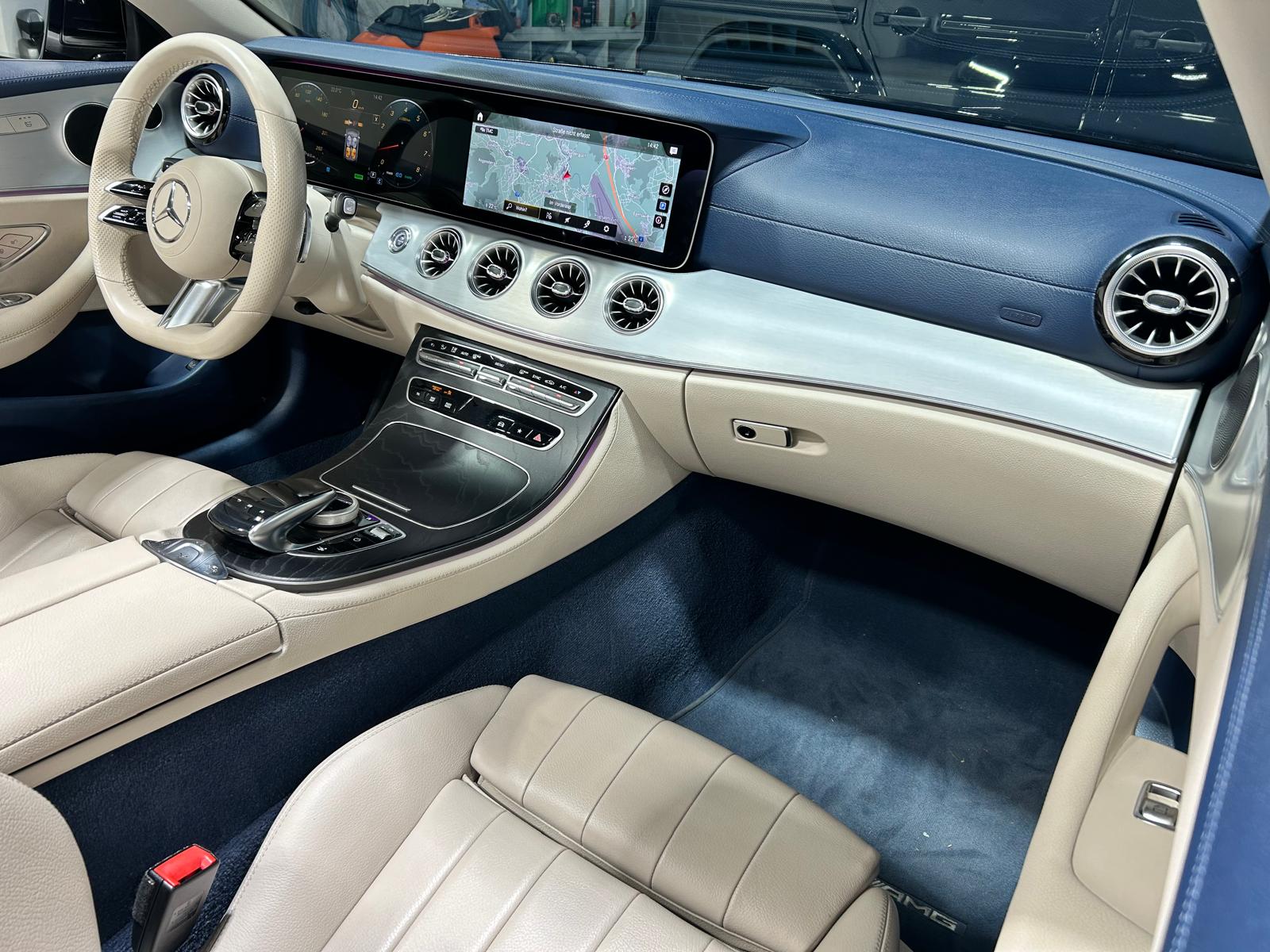 MERCEDES-BENZ E 200 AMG Line Cabriolet-image-13