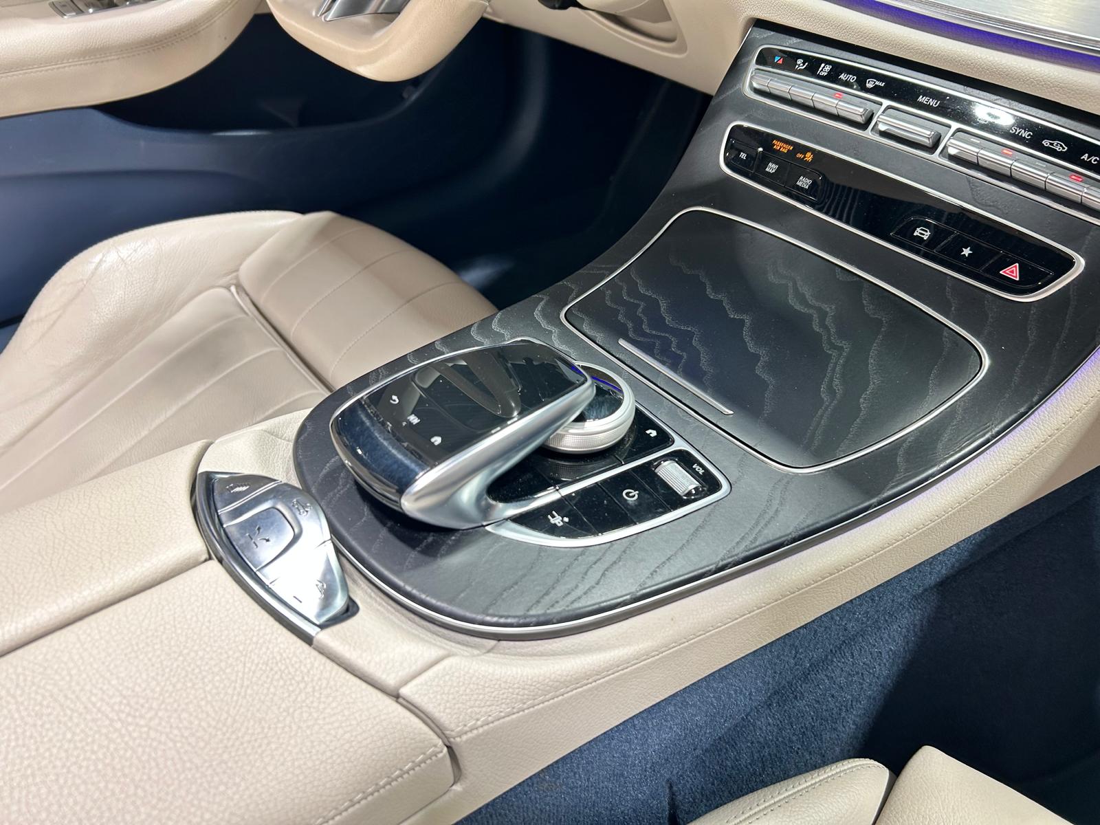 MERCEDES-BENZ E 200 AMG Line Cabriolet-image-15