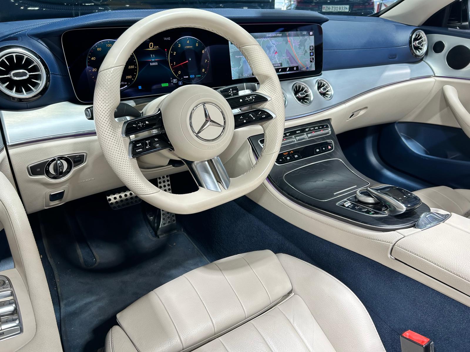MERCEDES-BENZ E 200 AMG Line Cabriolet-image-10