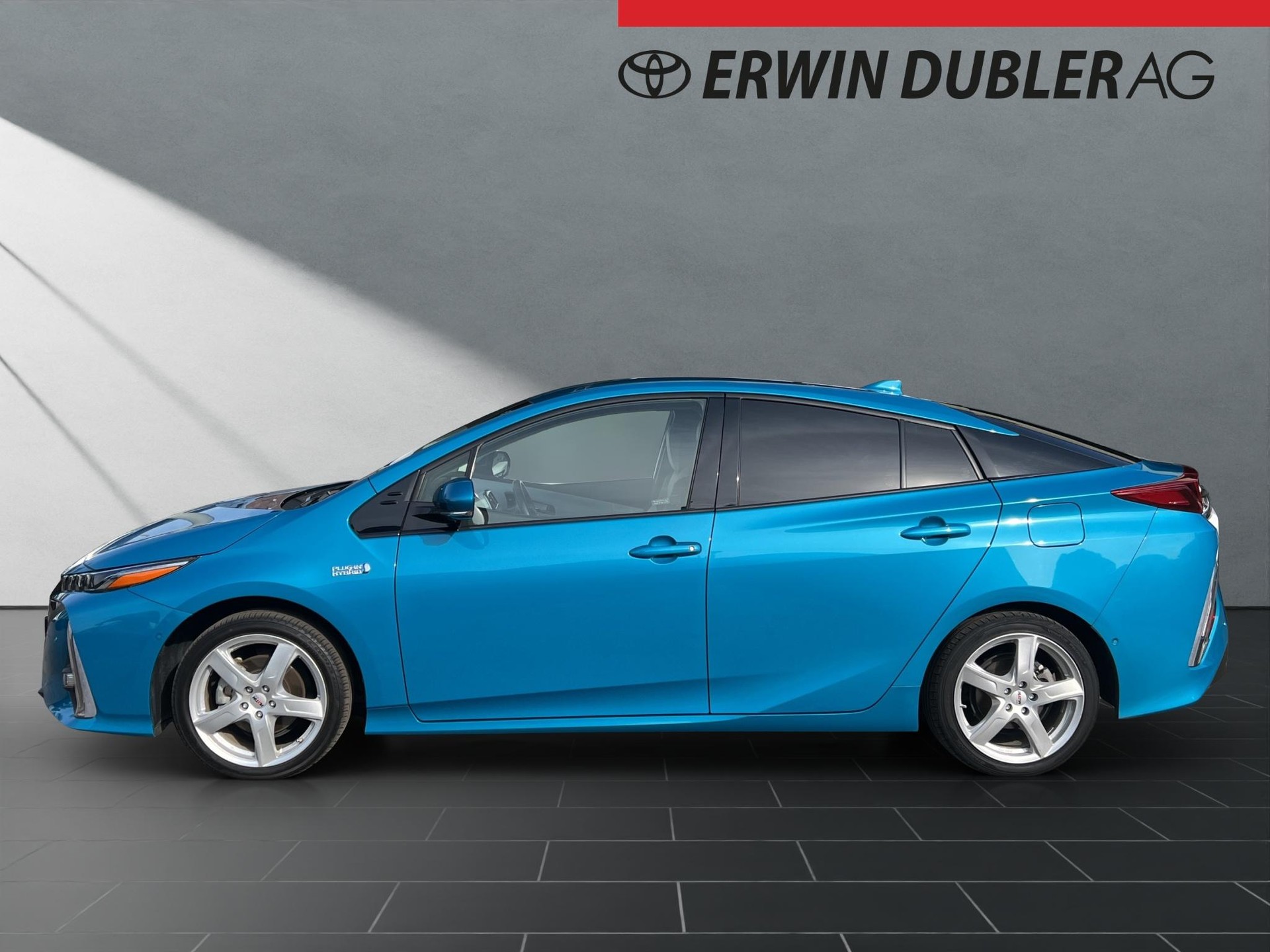 TOYOTA Prius 1.8 VVTi HSD Plug-In Premium-showroom-element-1