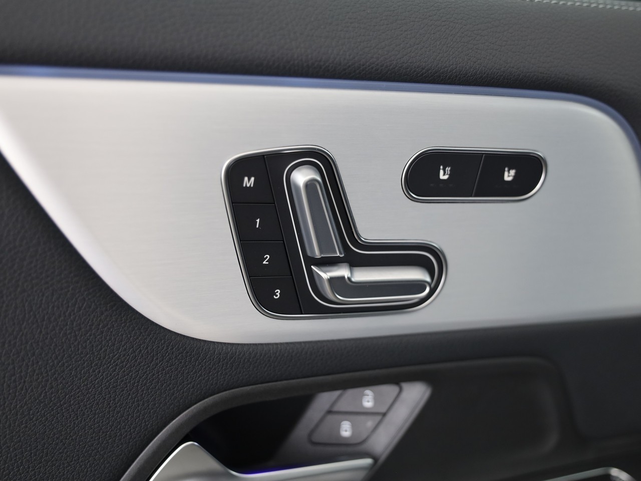 MERCEDES-BENZ GLA AMG 35 4Matic 8G-DCT-image-17