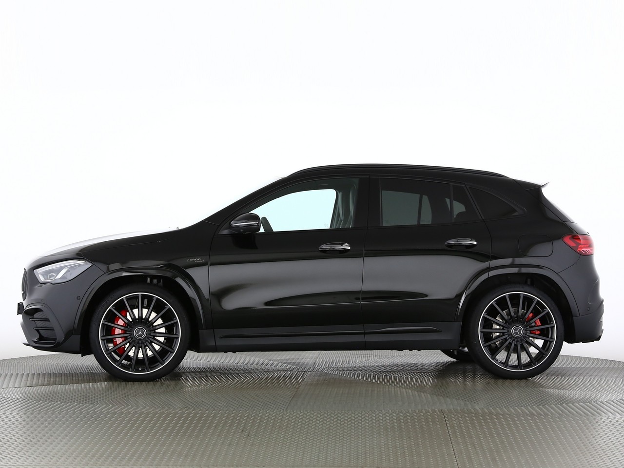 MERCEDES-BENZ GLA AMG 35 4Matic 8G-DCT-showroom-element-2