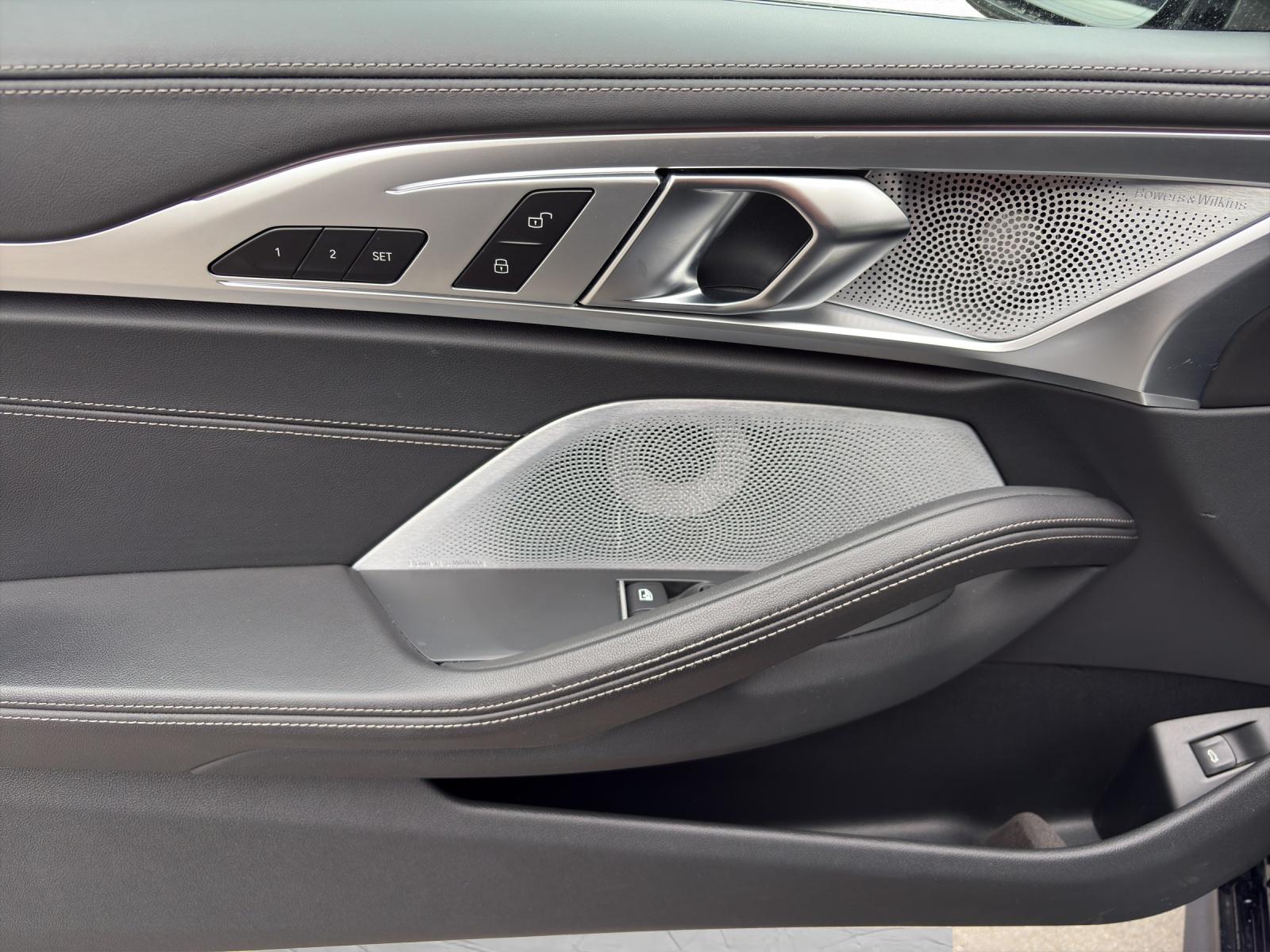 BMW M850i xDrive Coupé-image-16