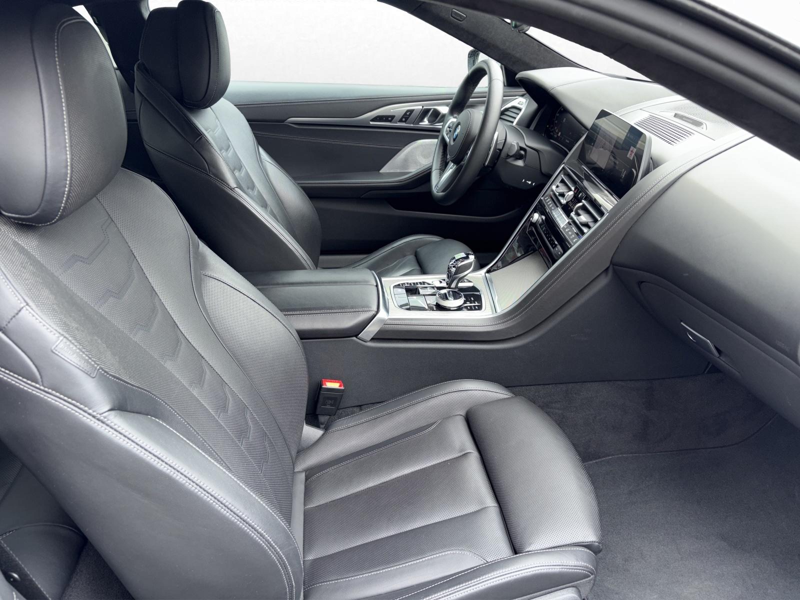 BMW M850i xDrive Coupé-image-15