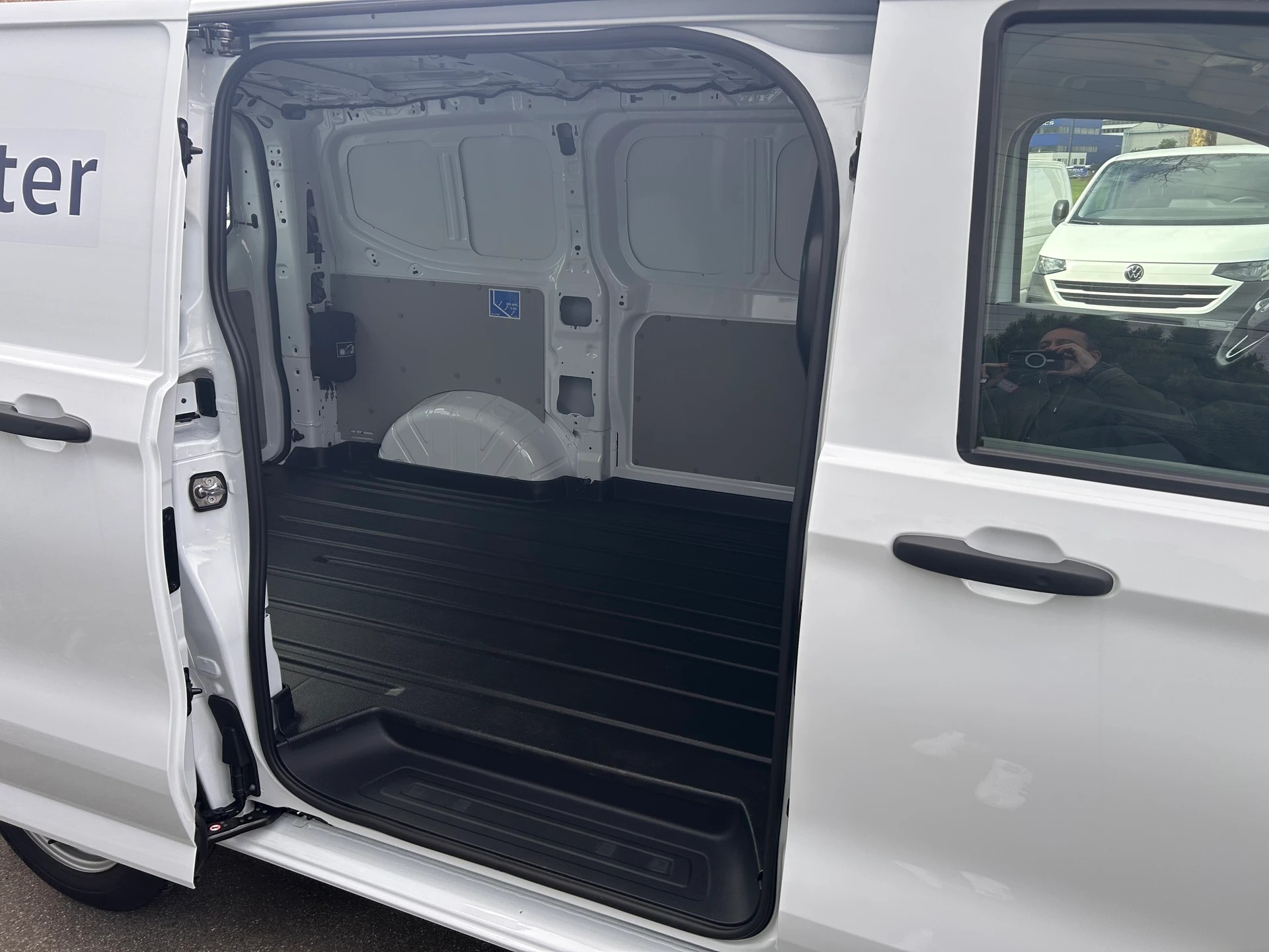 VW Transporter 2.0 TDI Automat-image-8