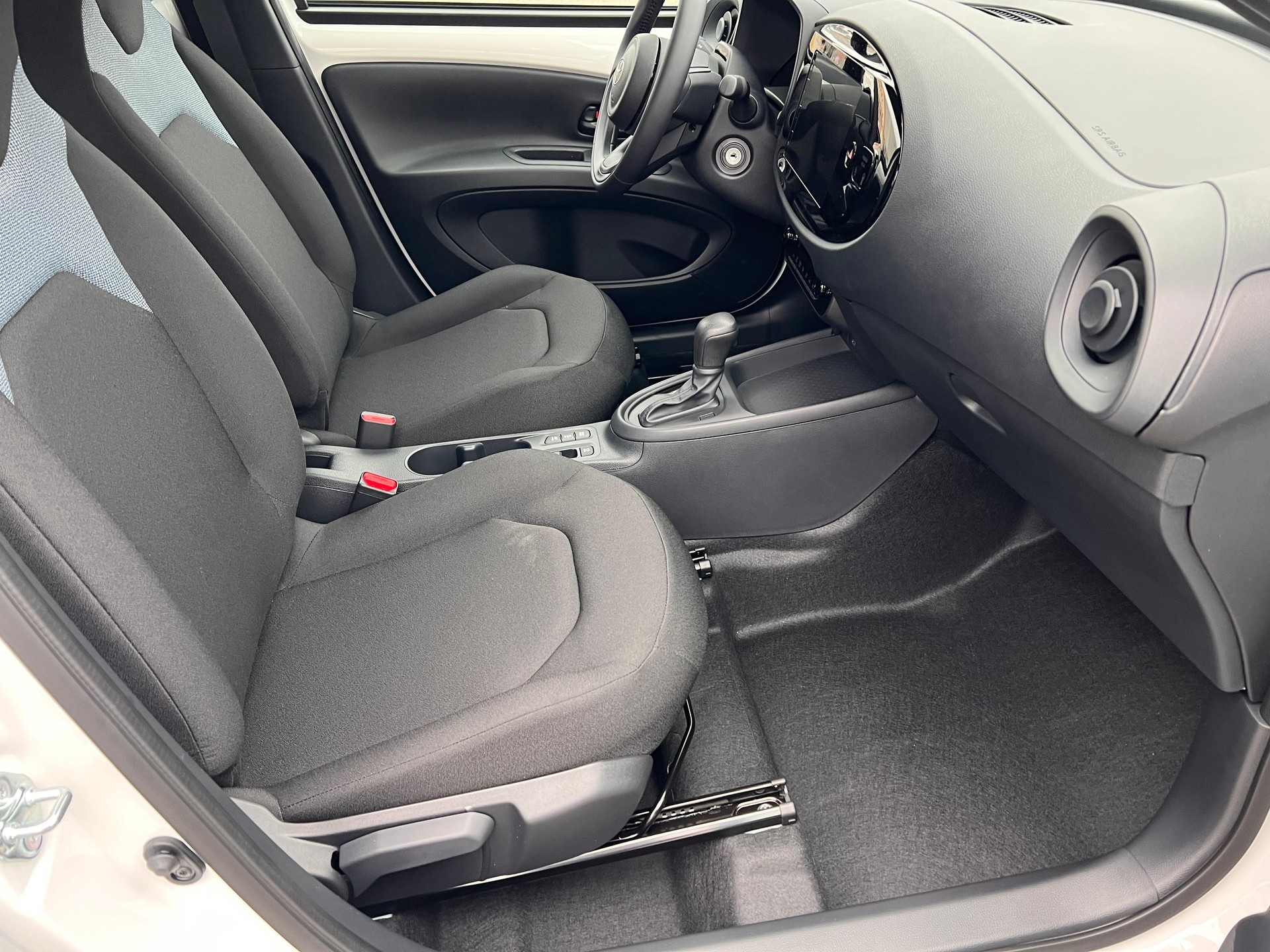 TOYOTA Aygo X 1.5 VVT-i HSD Comfort-image-12