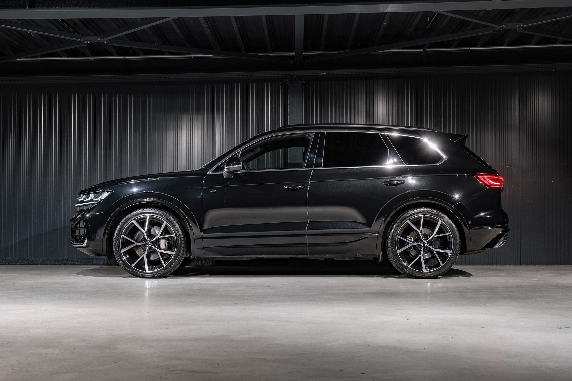 VW Touareg 3.0 TDI R-Line Tiptronic-image-8