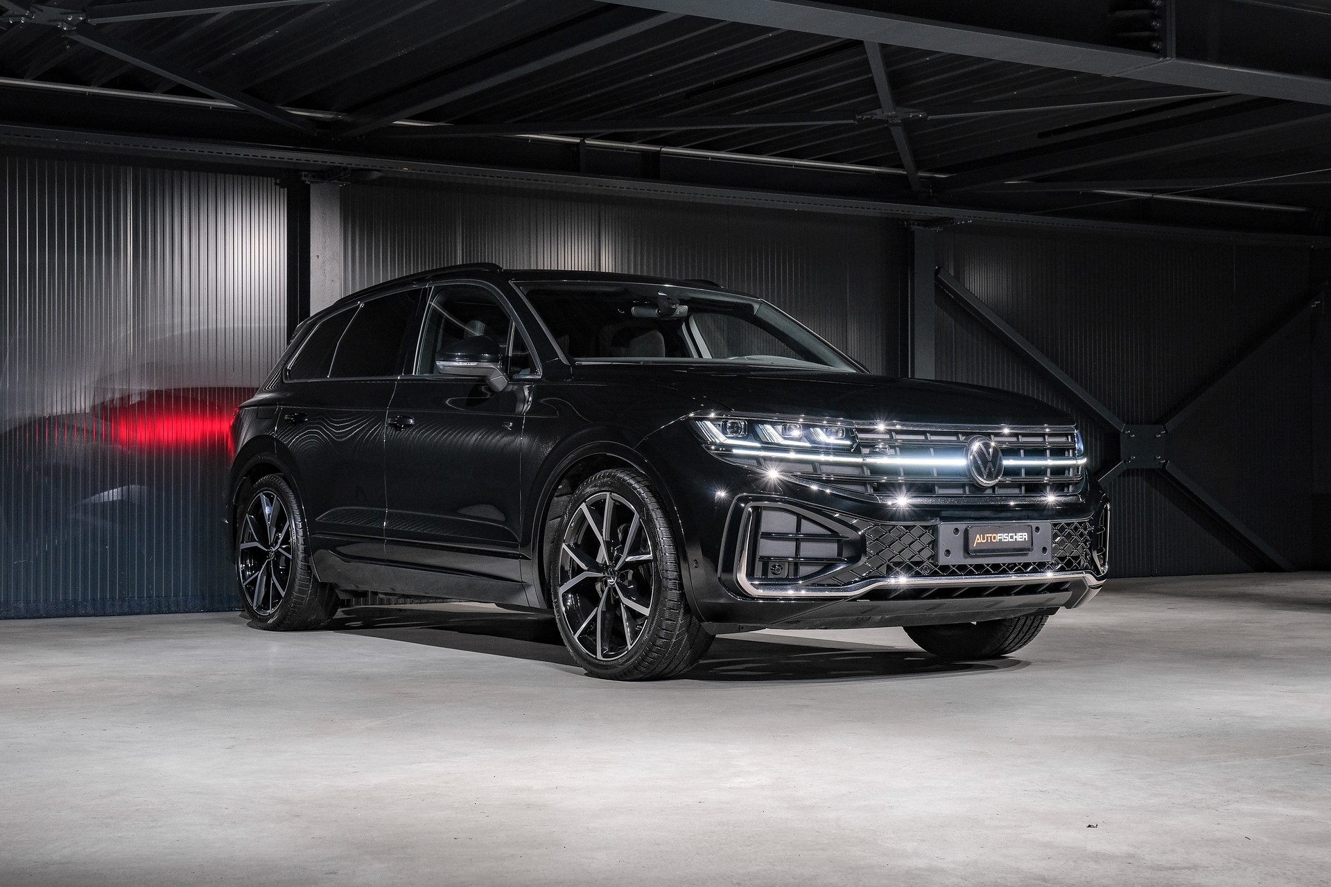 VW Touareg 3.0 TDI R-Line Tiptronic-image-4