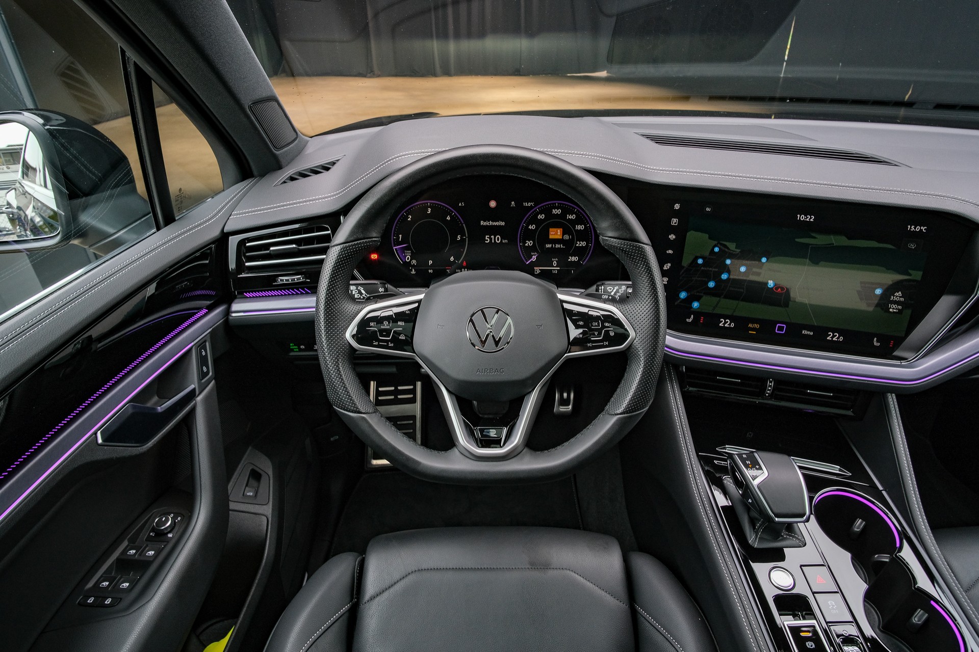 VW Touareg 3.0 TDI R-Line Tiptronic-image-15