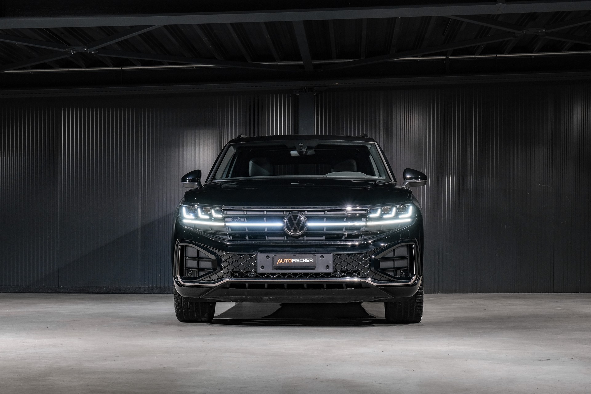 VW Touareg 3.0 TDI R-Line Tiptronic-showroom-element-2
