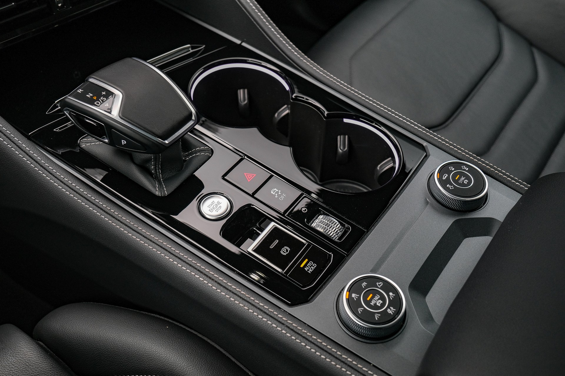 VW Touareg 3.0 TDI R-Line Tiptronic-image-19