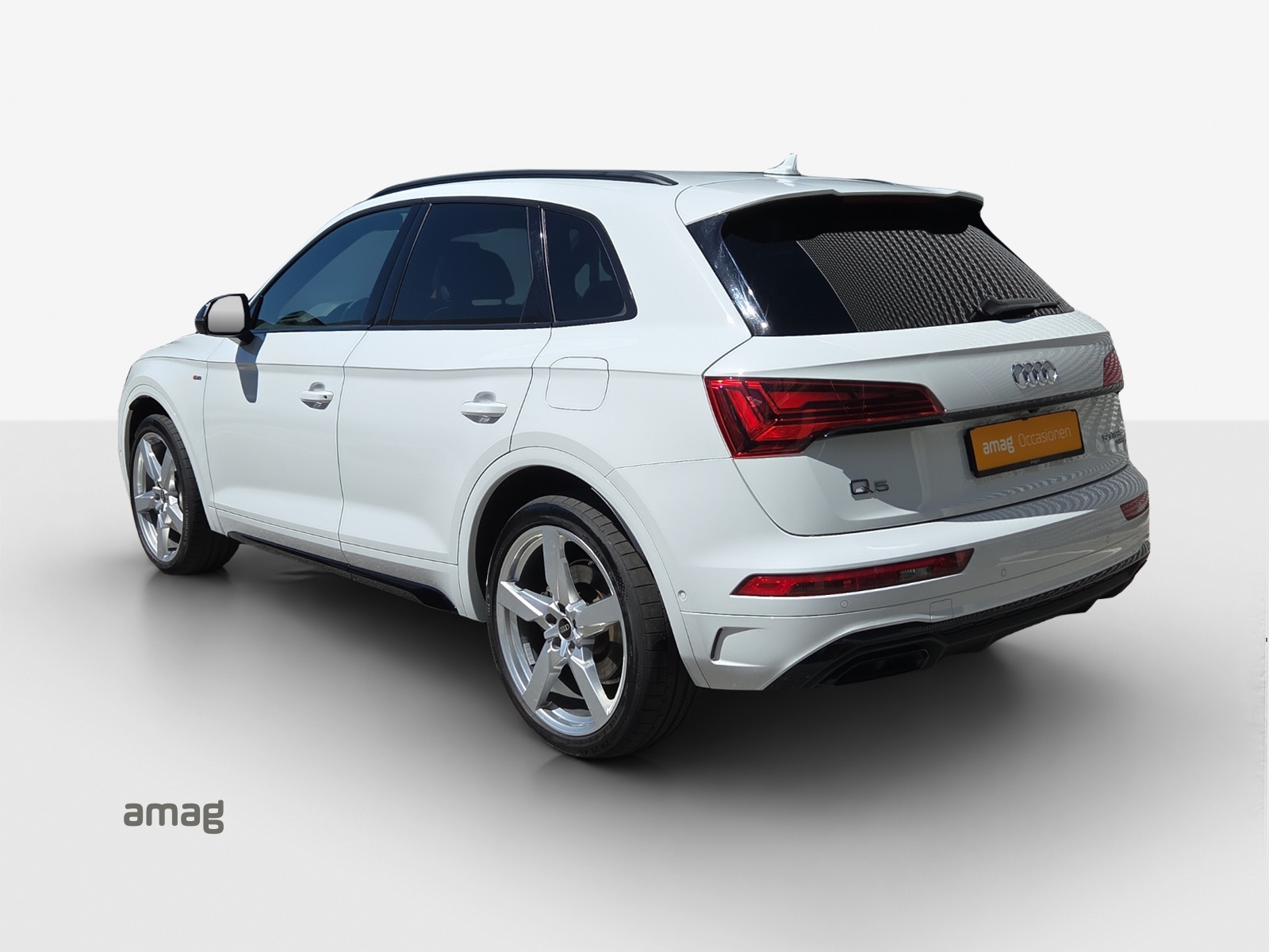 AUDI Q5 50 TFSI e PHEV Black Edition quattro S-tronic-showroom-element-2