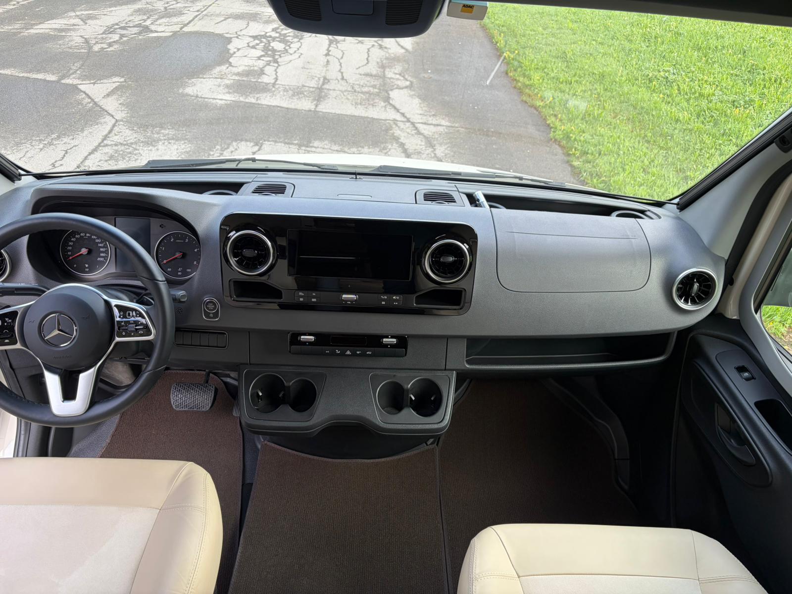 MERCEDES-BENZ Carthago C-Tourer T143 LE-image-3