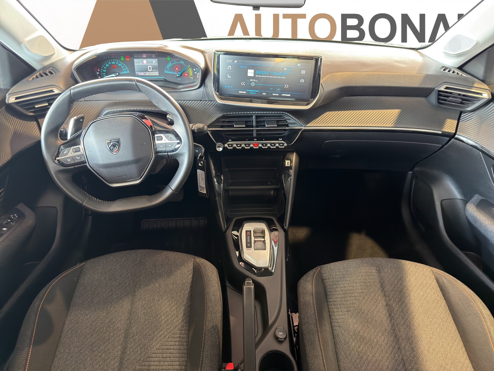 PEUGEOT 208 1.2 Hybrid Style-image-11