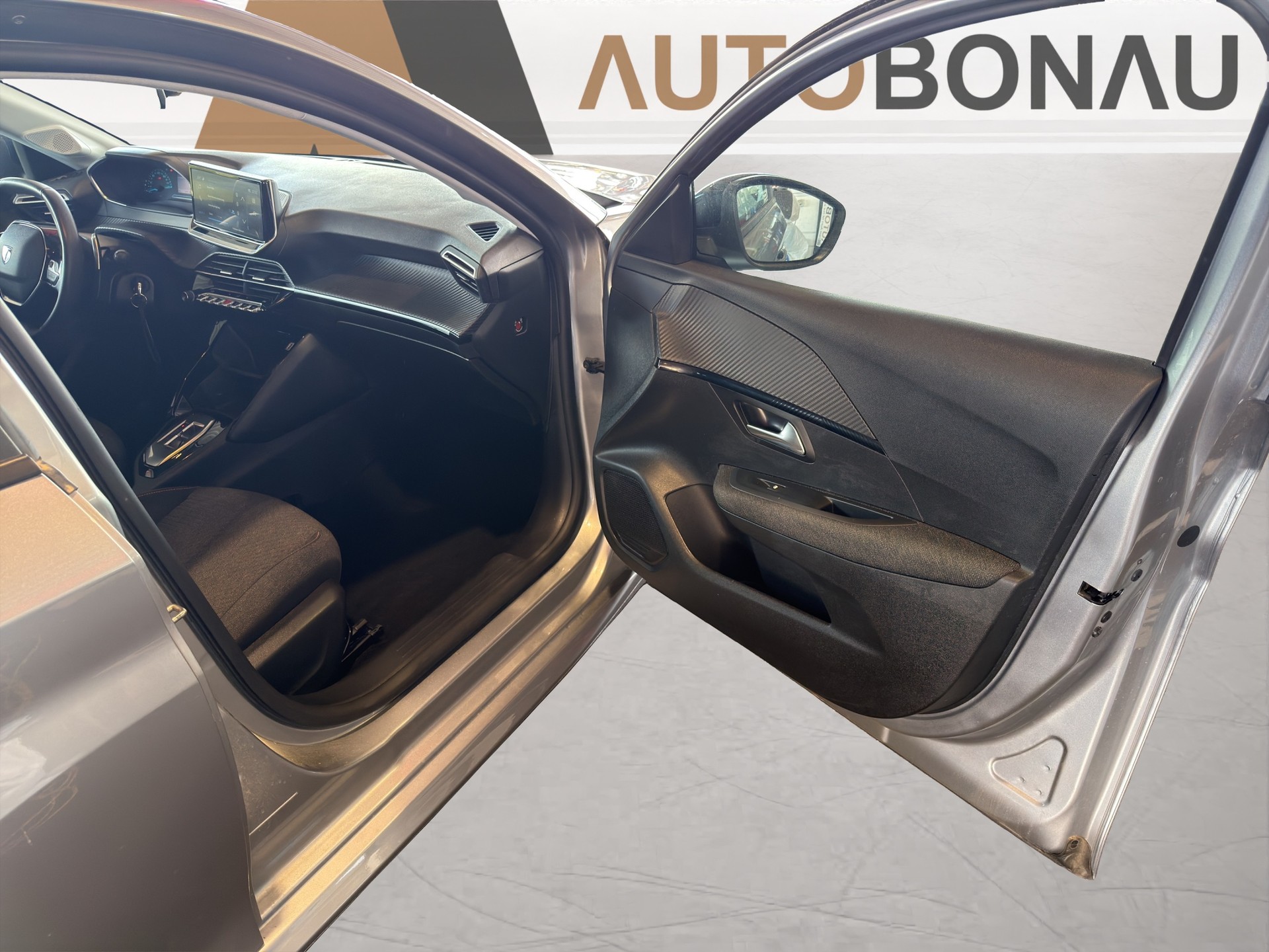 PEUGEOT 208 1.2 Hybrid Style-image-13