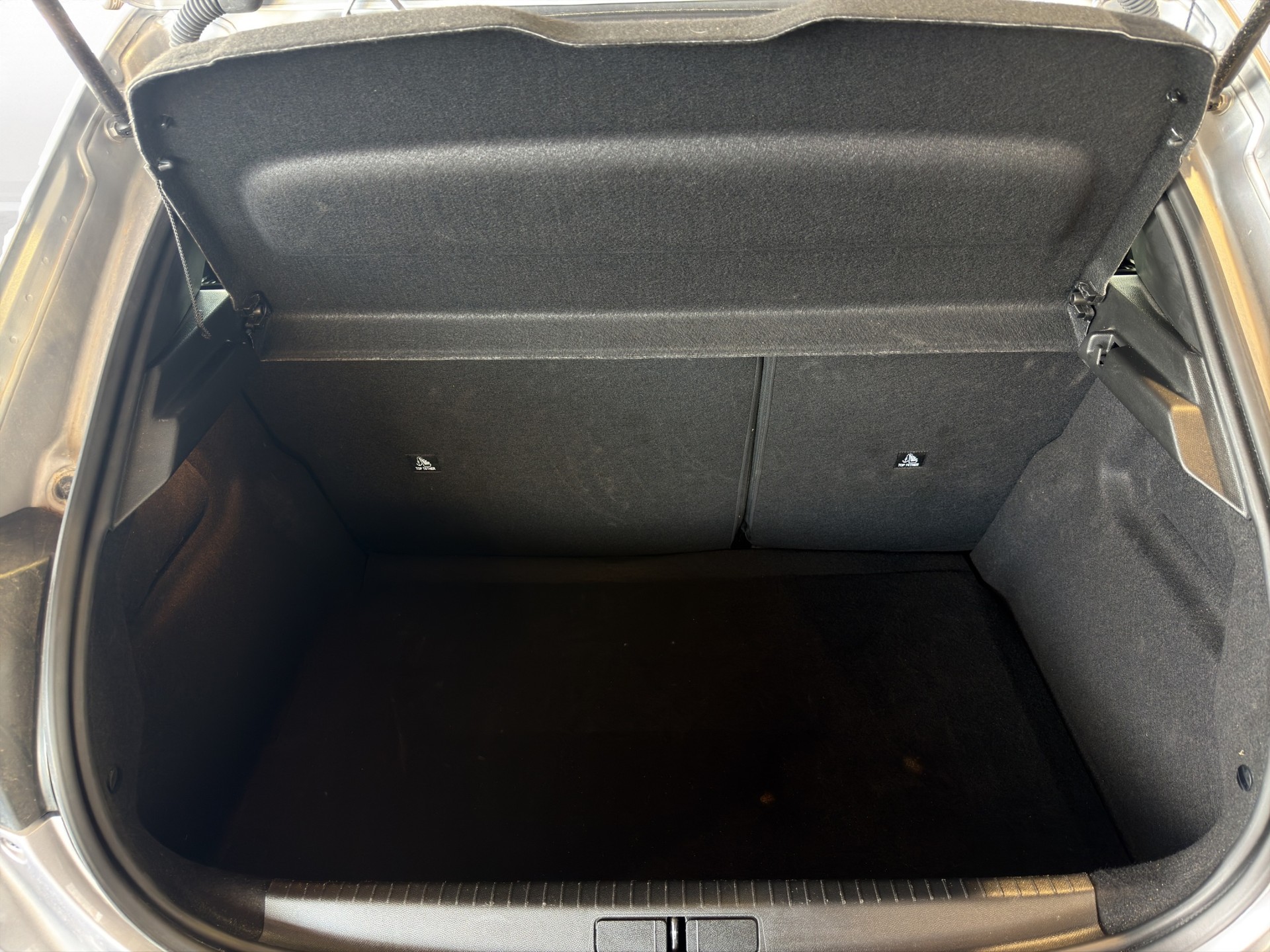 PEUGEOT 208 1.2 Hybrid Style-image-25