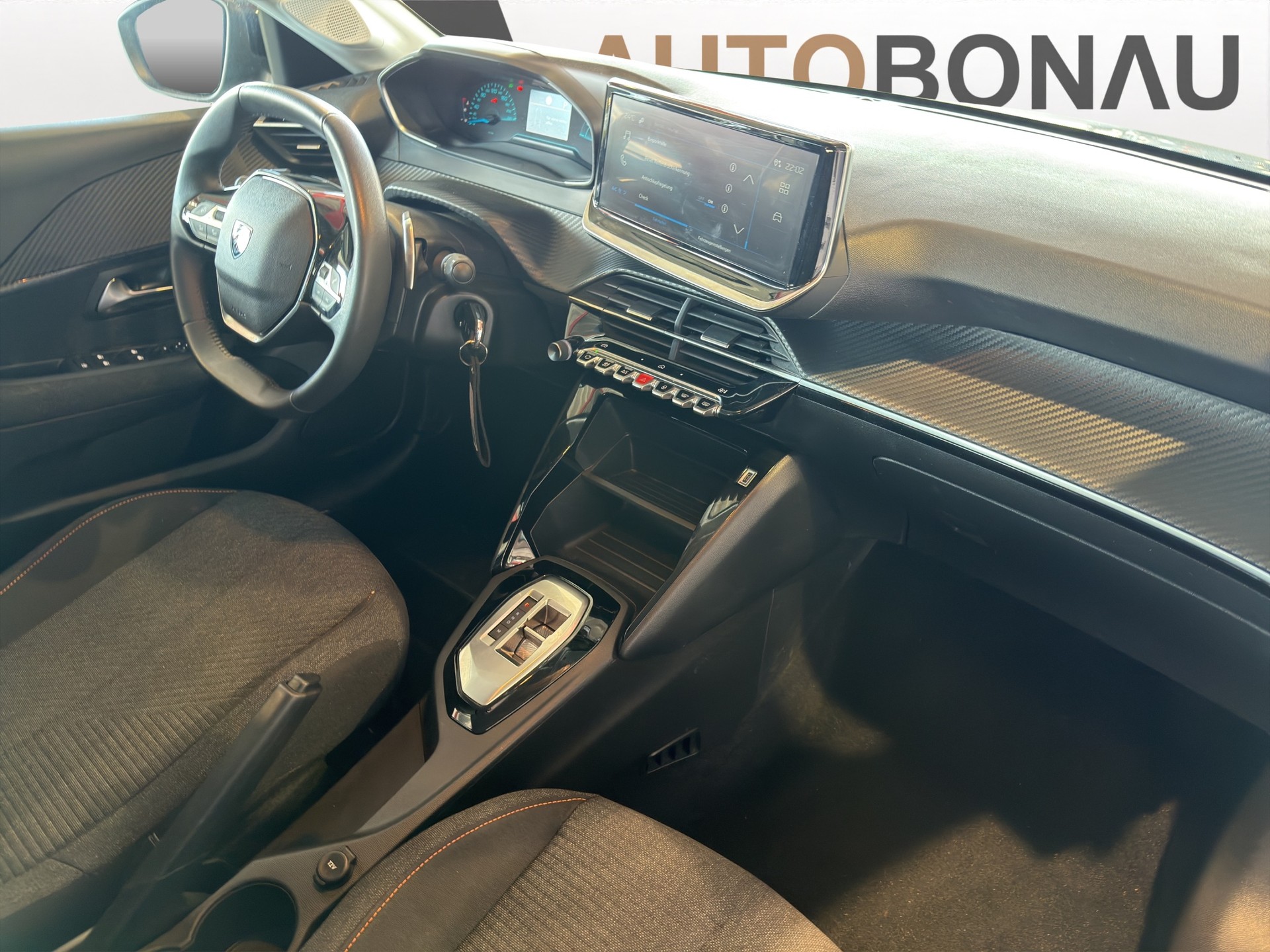 PEUGEOT 208 1.2 Hybrid Style-image-12