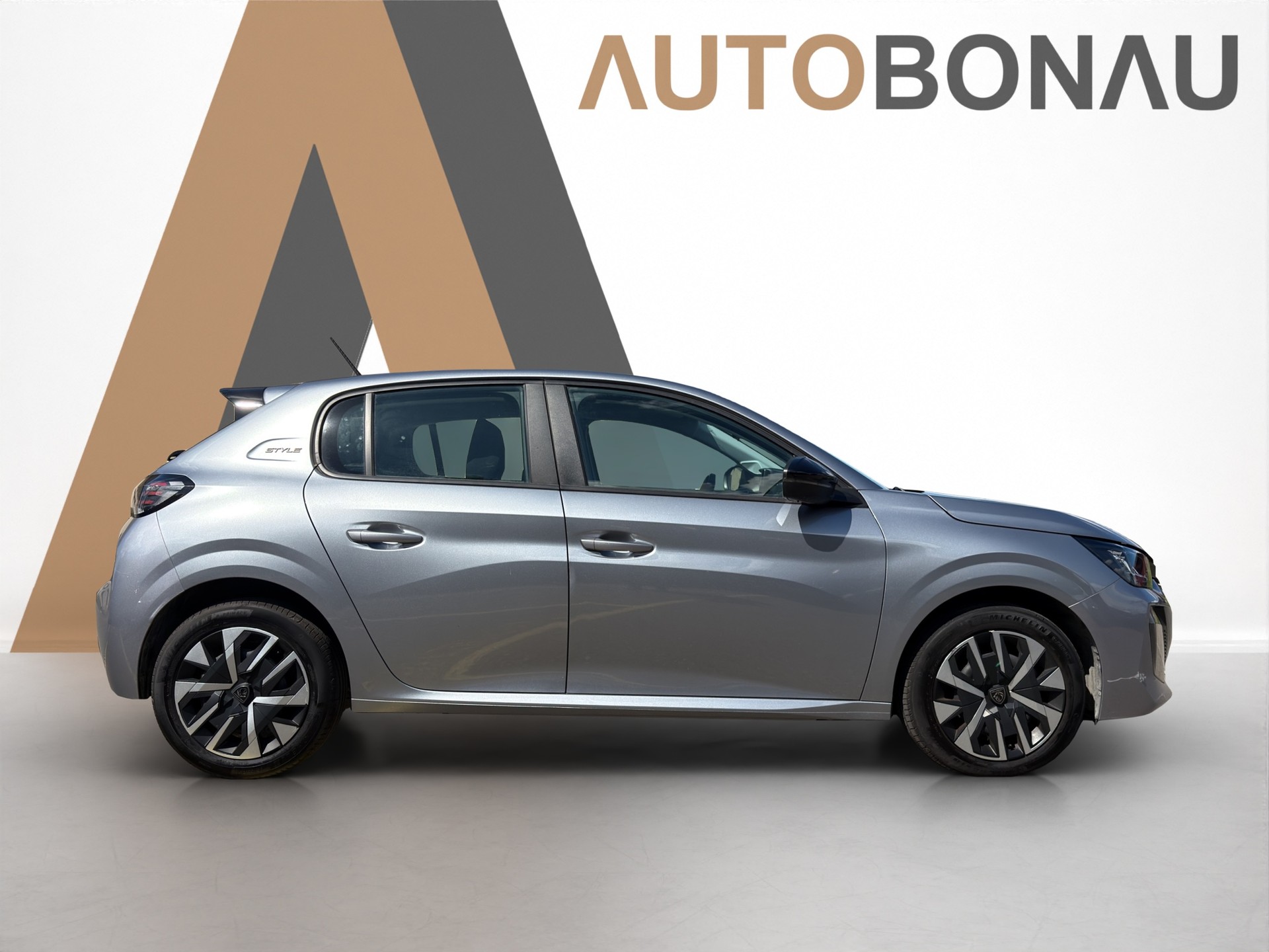 PEUGEOT 208 1.2 Hybrid Style-image-5